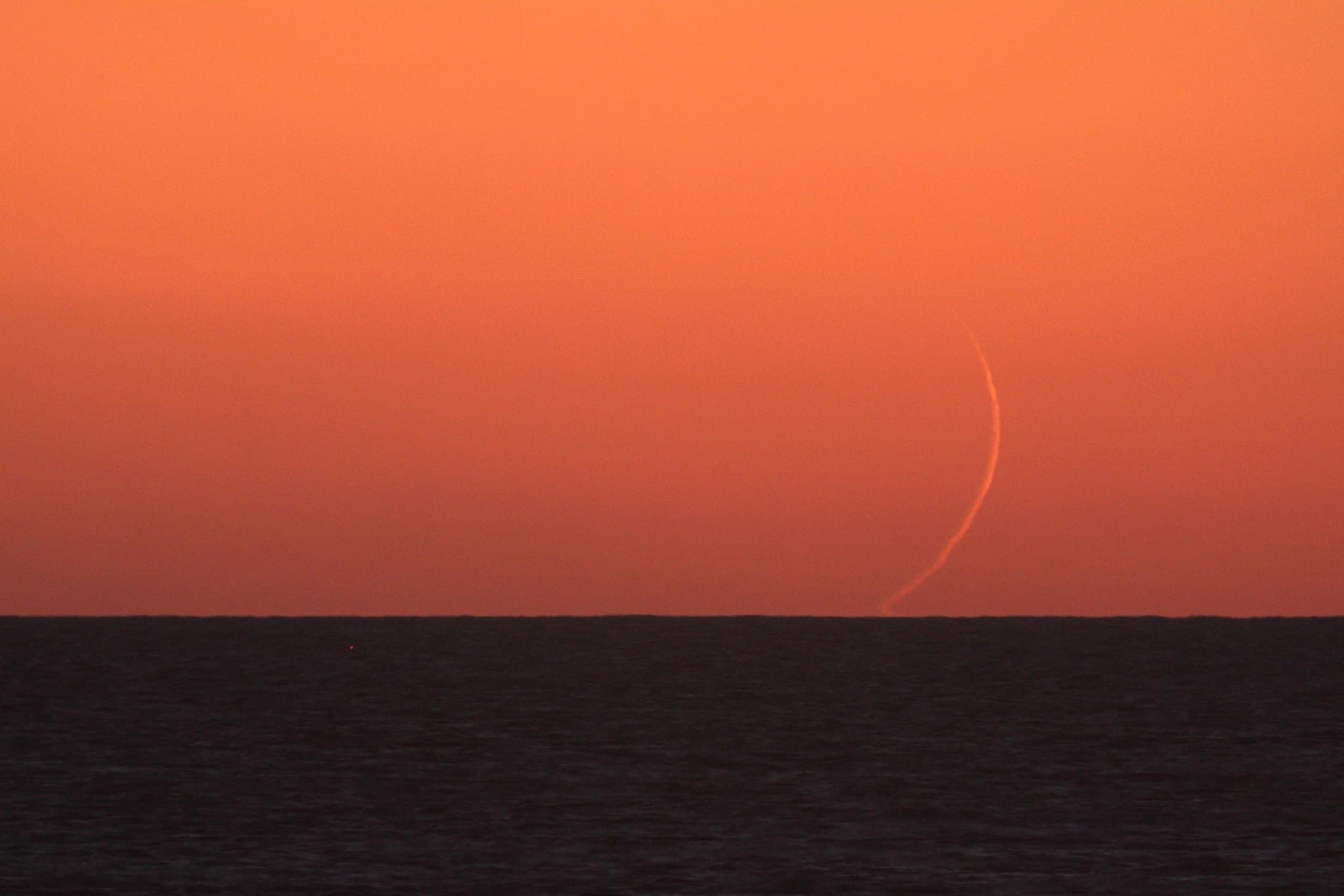 APOD: 2013 August 14 – Moonset from Taiwan