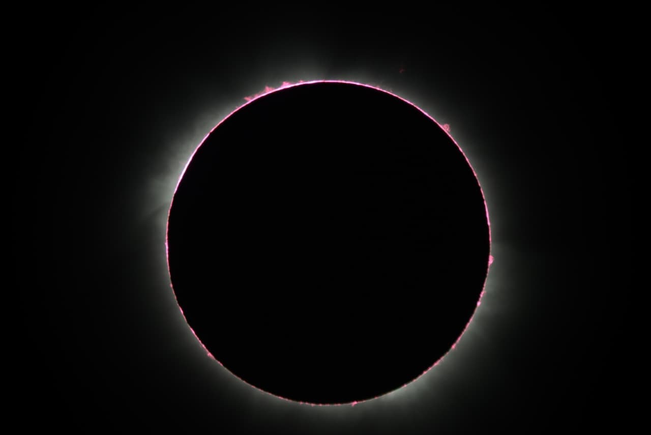 APOD: 2013 November 8 – Solar Eclipse from Uganda