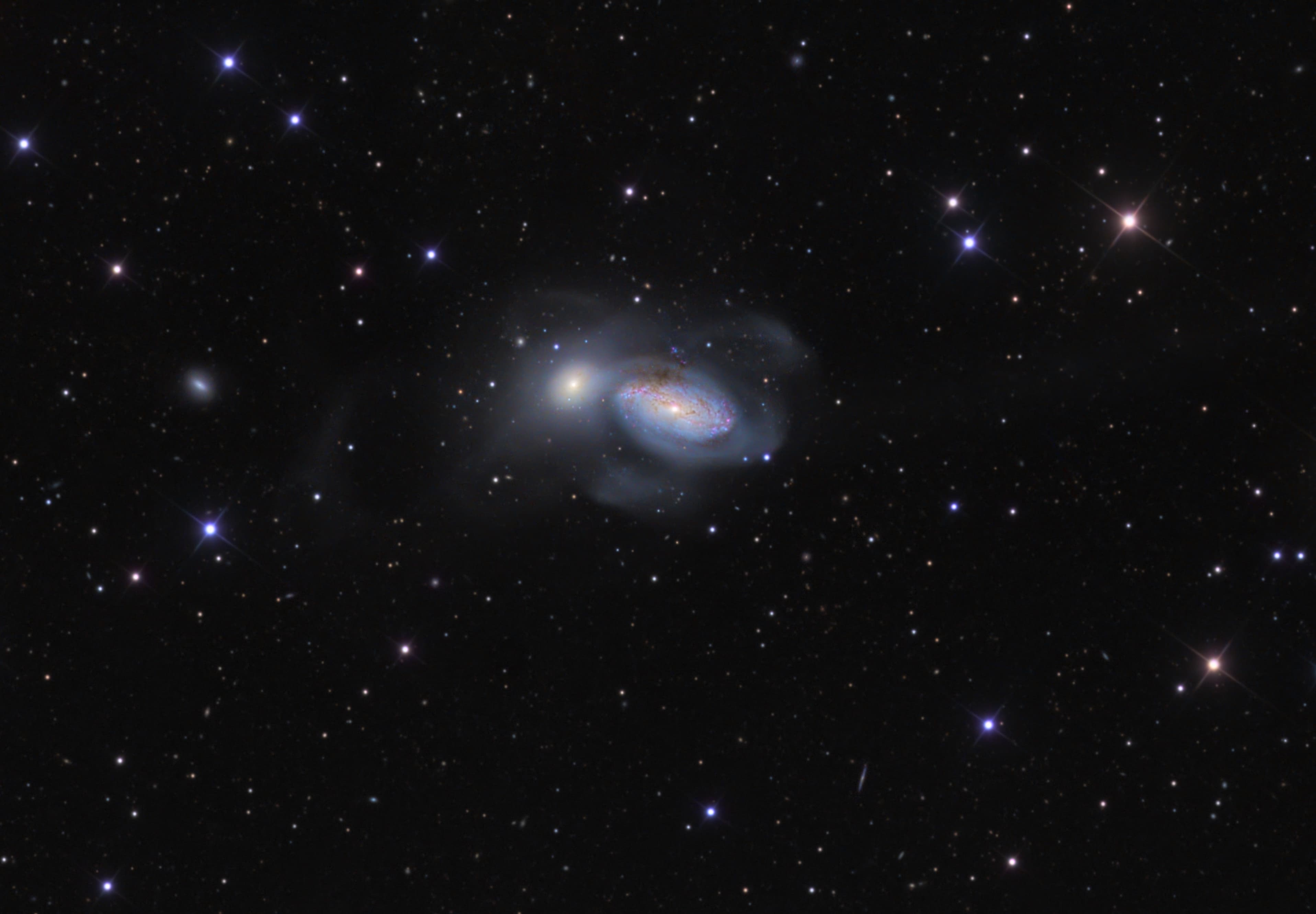 APOD: 2013 October 9 – Arp 94