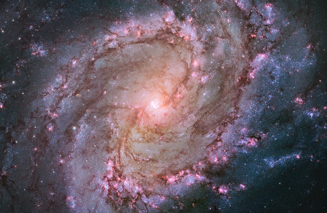 APOD: 2014 January 28 – Spiral Galaxy M83: The Southern Pinwheel