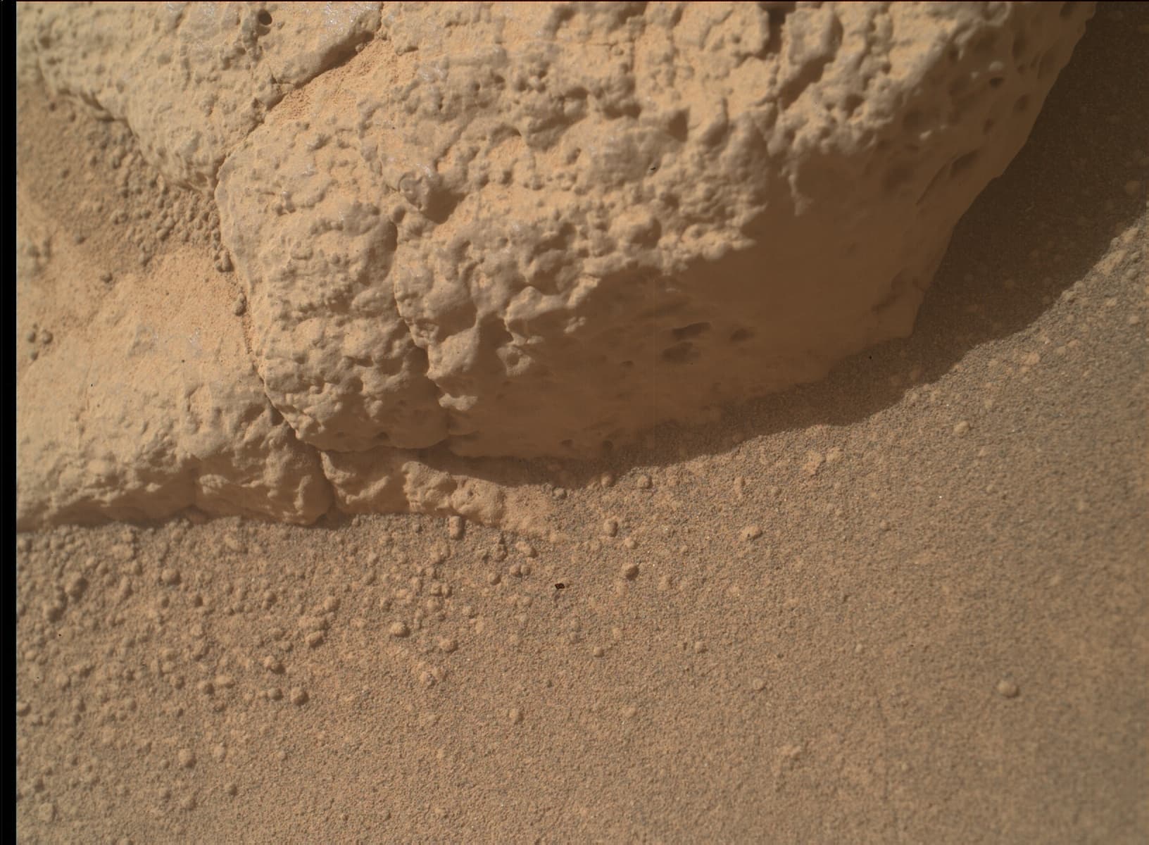 Foto de Marte da câmera MAHLI