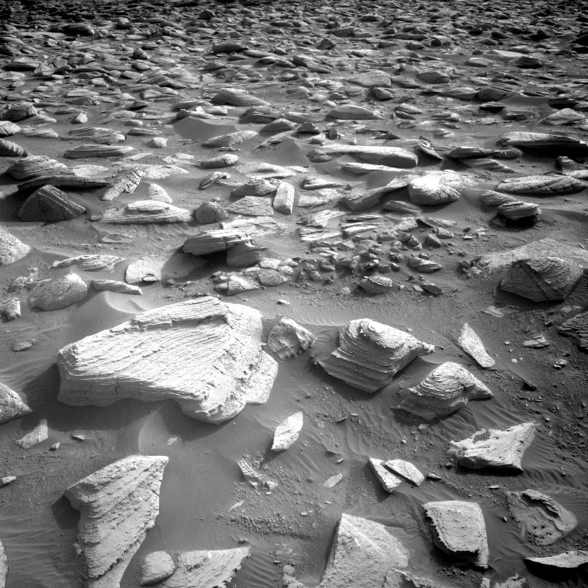 Sols 3950-3952: Dusty Skies in the Cloudy Season