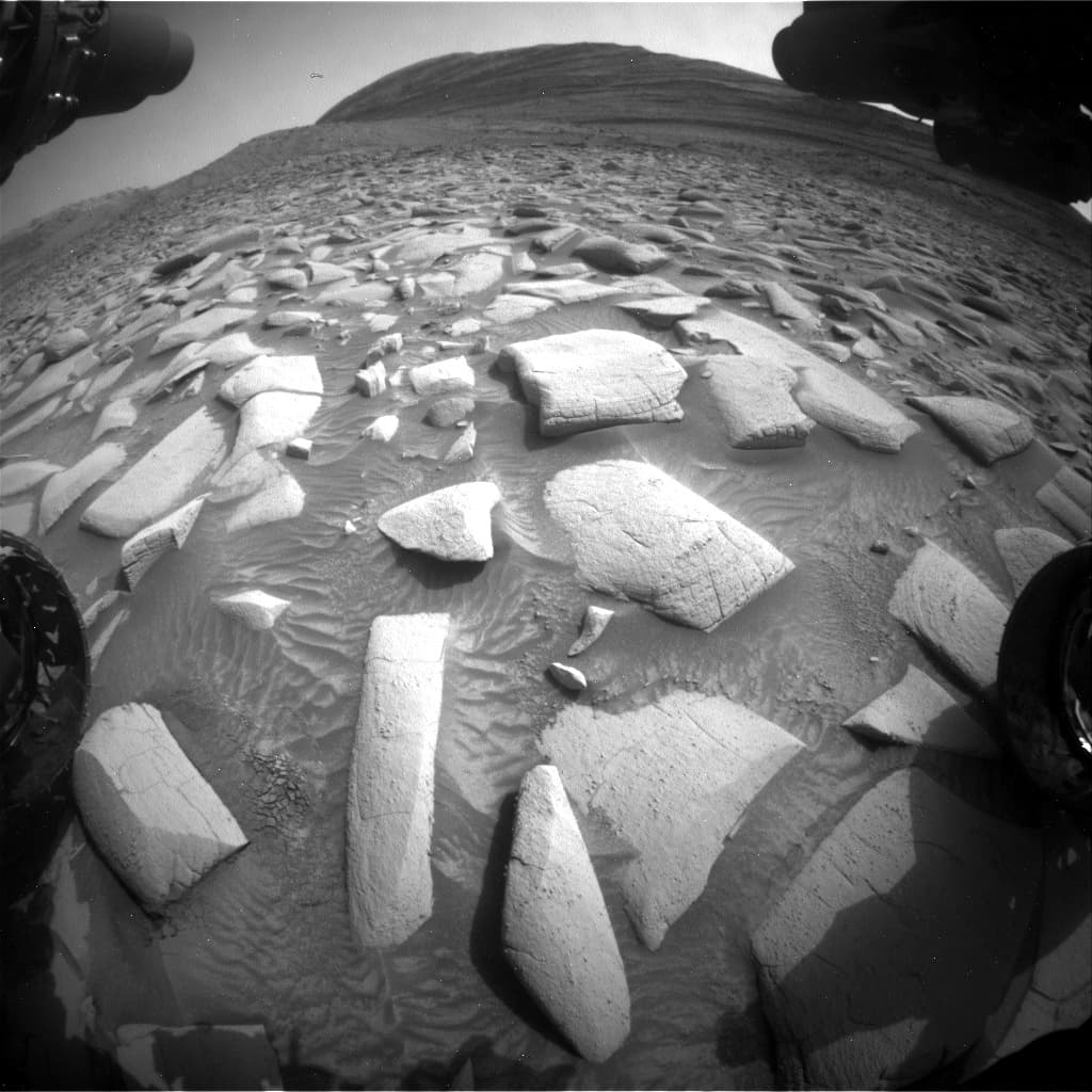 Sols 4150-4151: The Little Rock That Moved…
