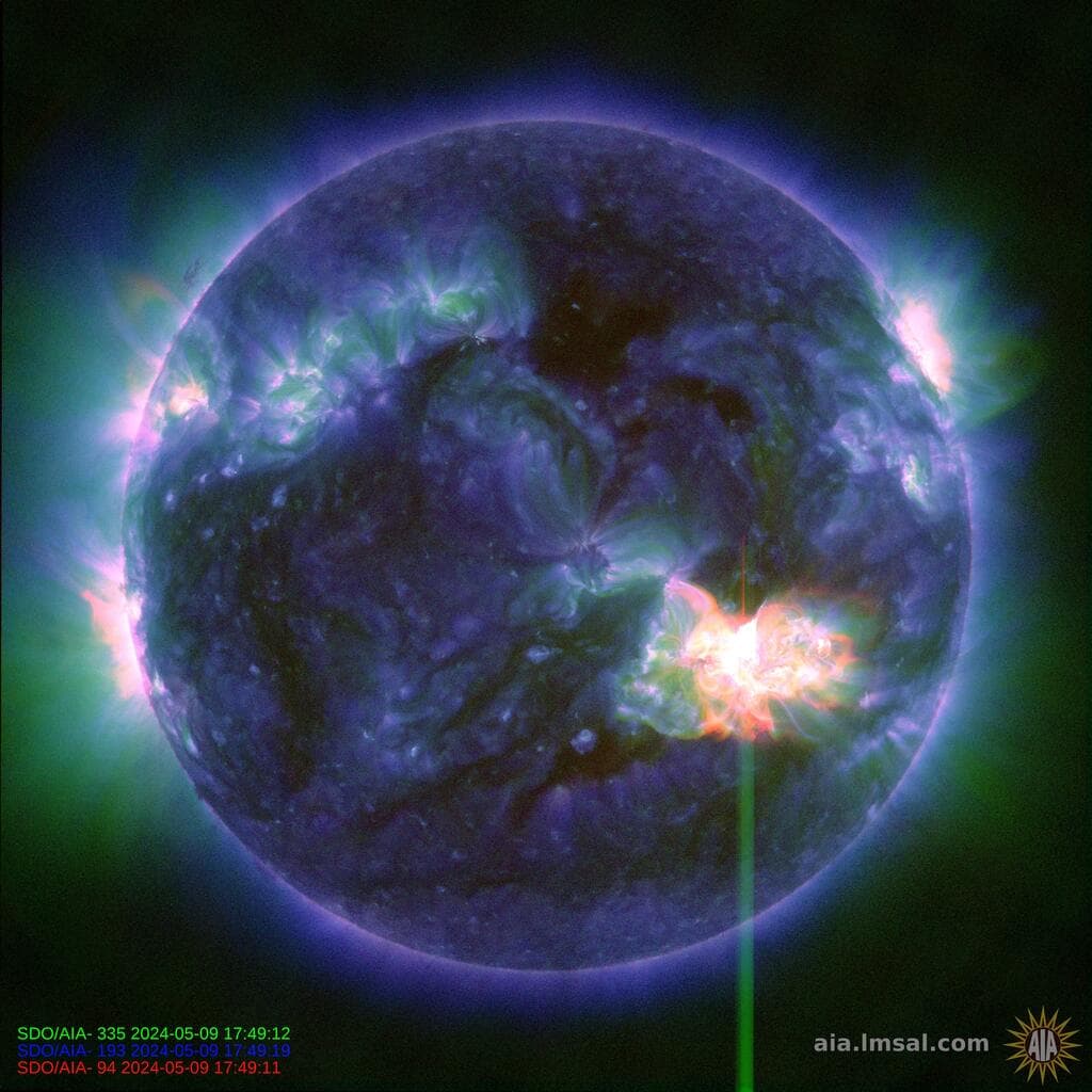 Strong Solar Flare Erupts from Sun