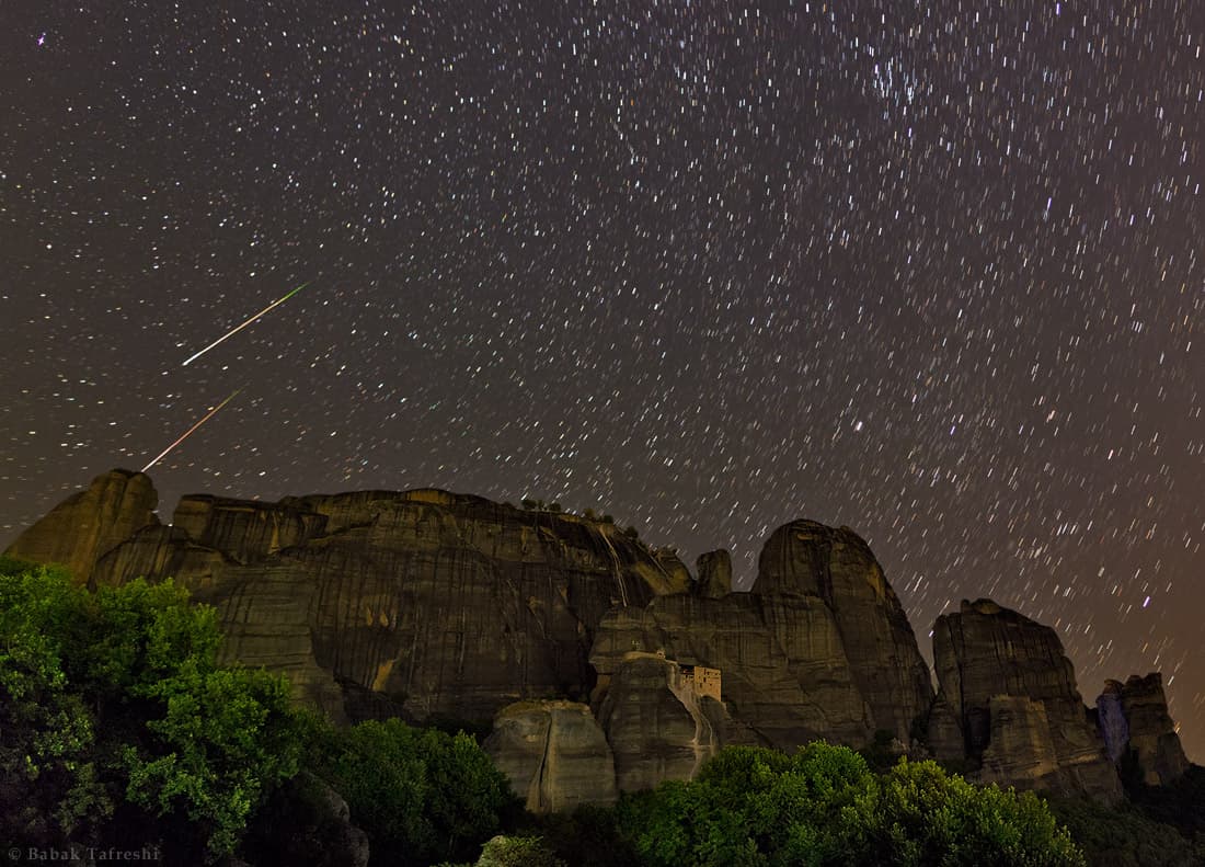 APOD: 2013 August 10 – Perseids over Meteora