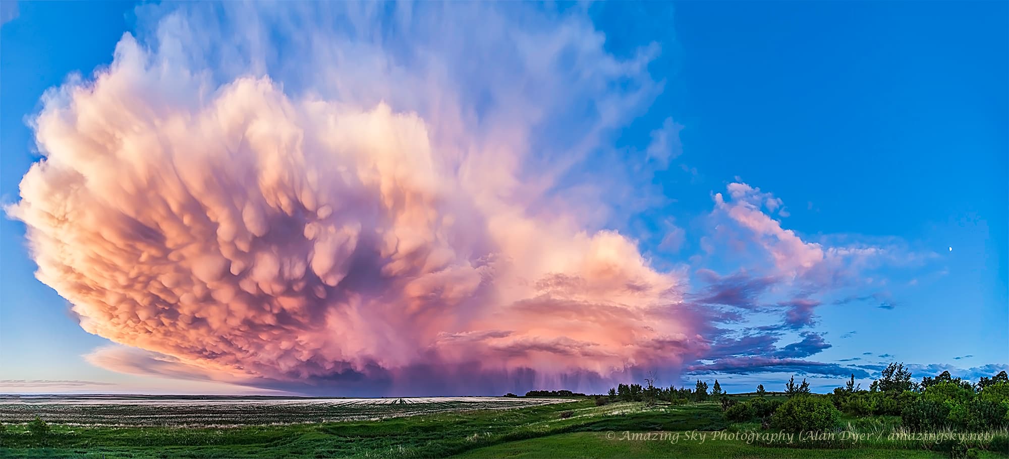 APOD: 2013 August 28 – A Retreating Thunderstorm at Sunset