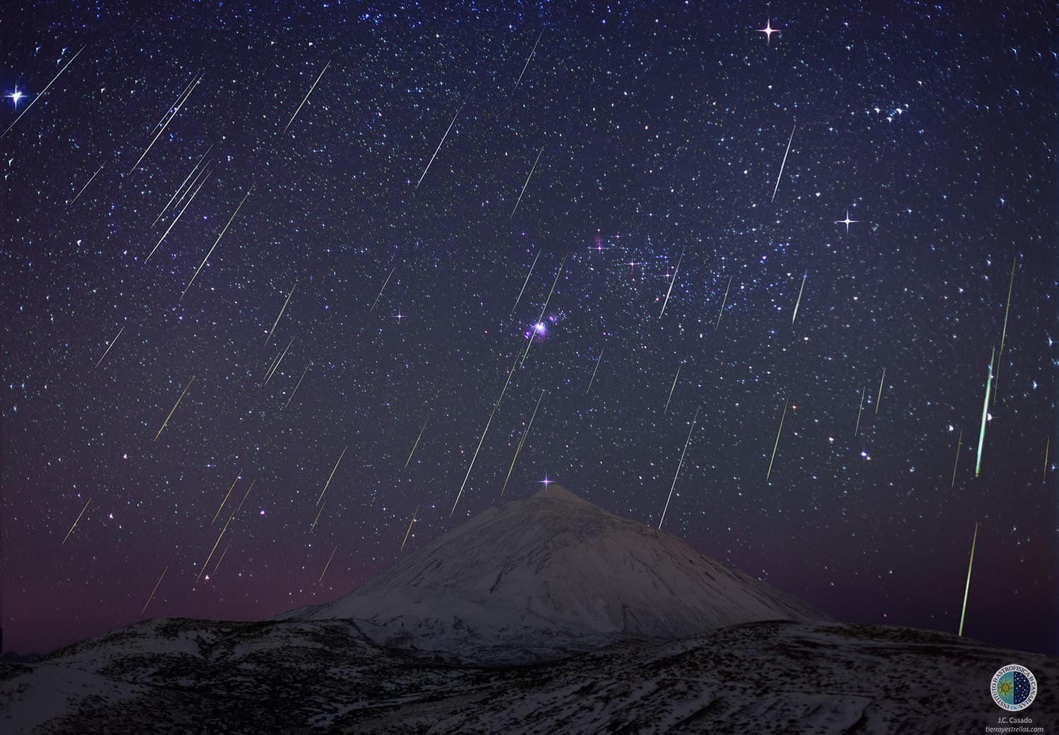 APOD: 2013 December 17 – Geminid Meteors over Teide Volcano