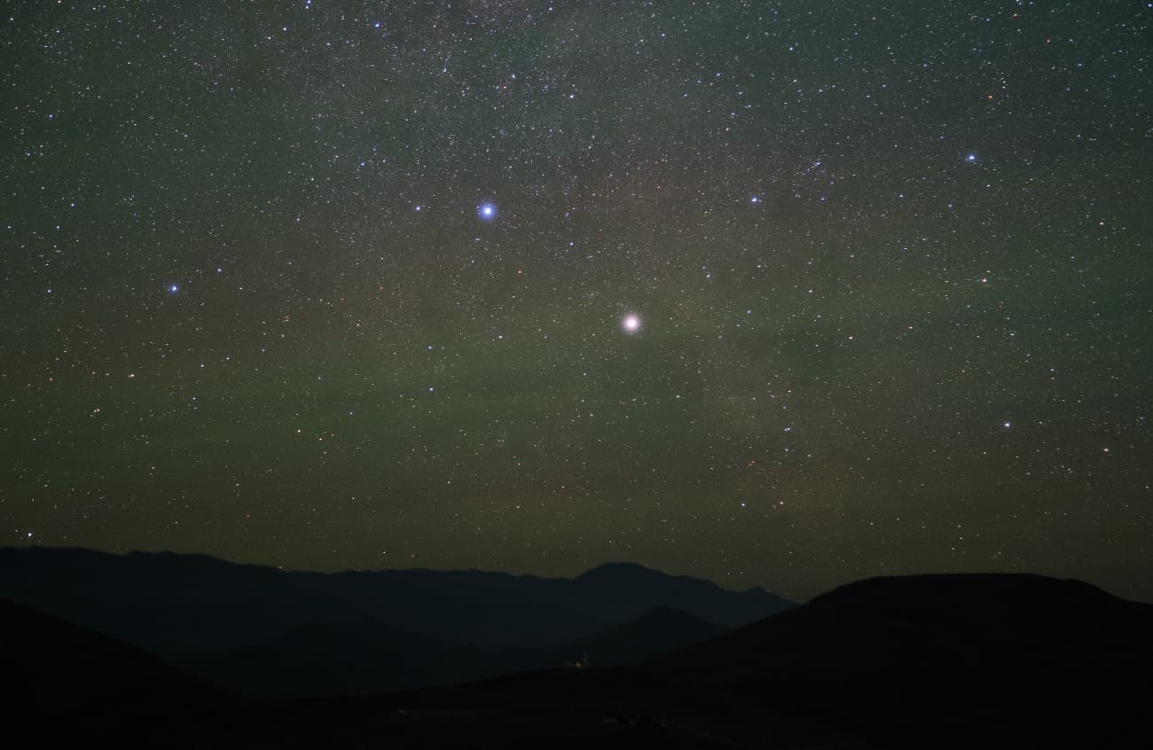APOD: 2013 December 7 – Naked Eye Nova Centauri 2013