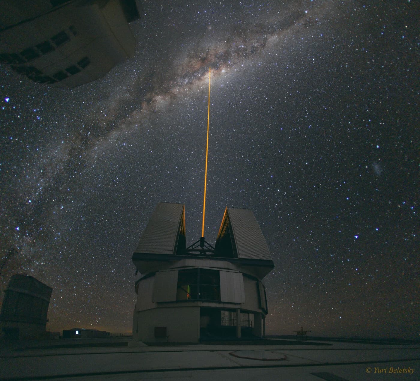 APOD: 2013 December 1 – A Laser Strike at the Galactic Center
