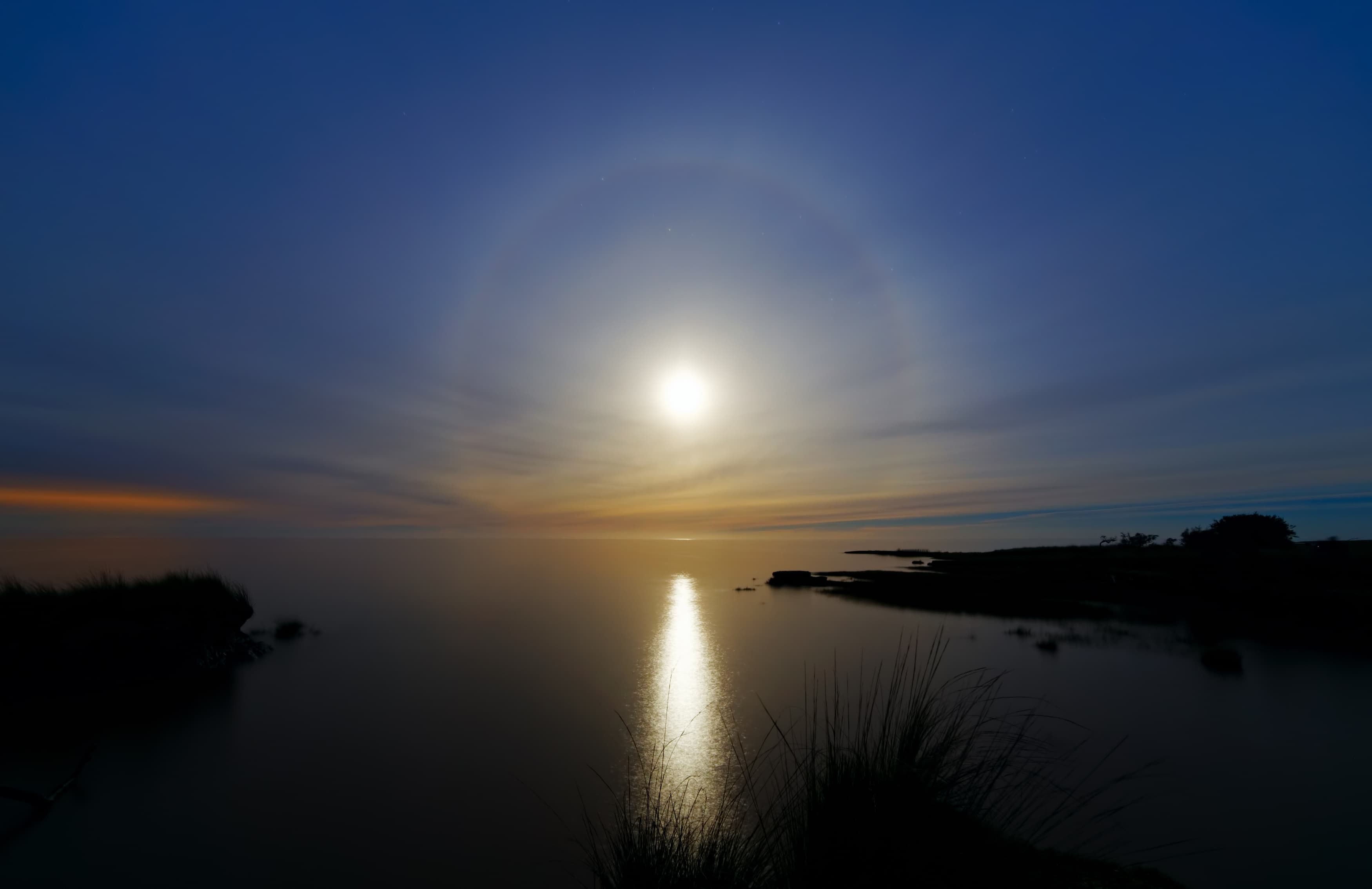 APOD: 2013 June 28 – A Super Moon’s Halo