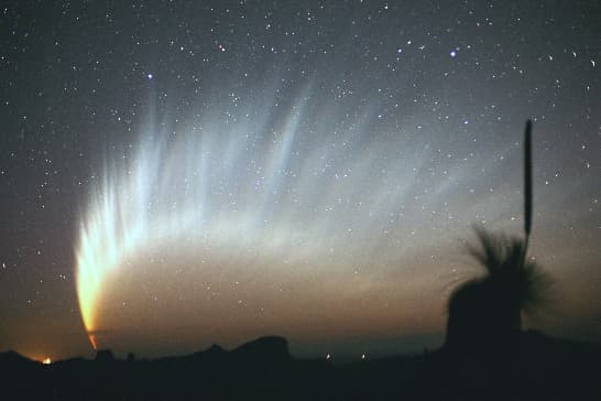 APOD: 2013 November 17 – The Magnificent Tail of Comet McNaught
