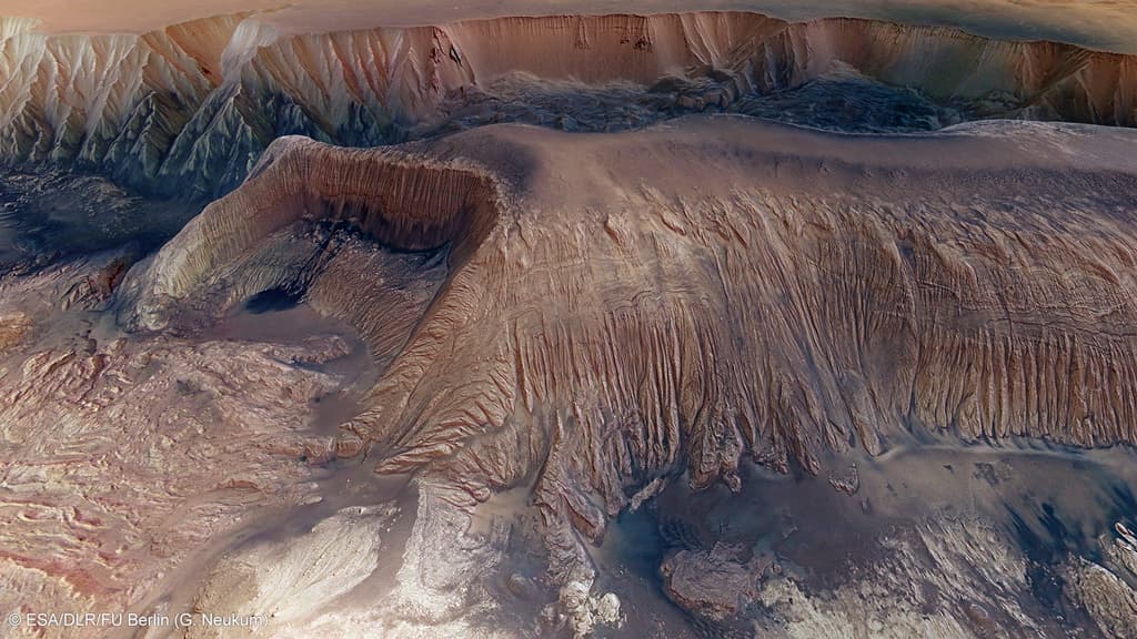 APOD: 2014 August 12 – Collapse in Hebes Chasma on Mars