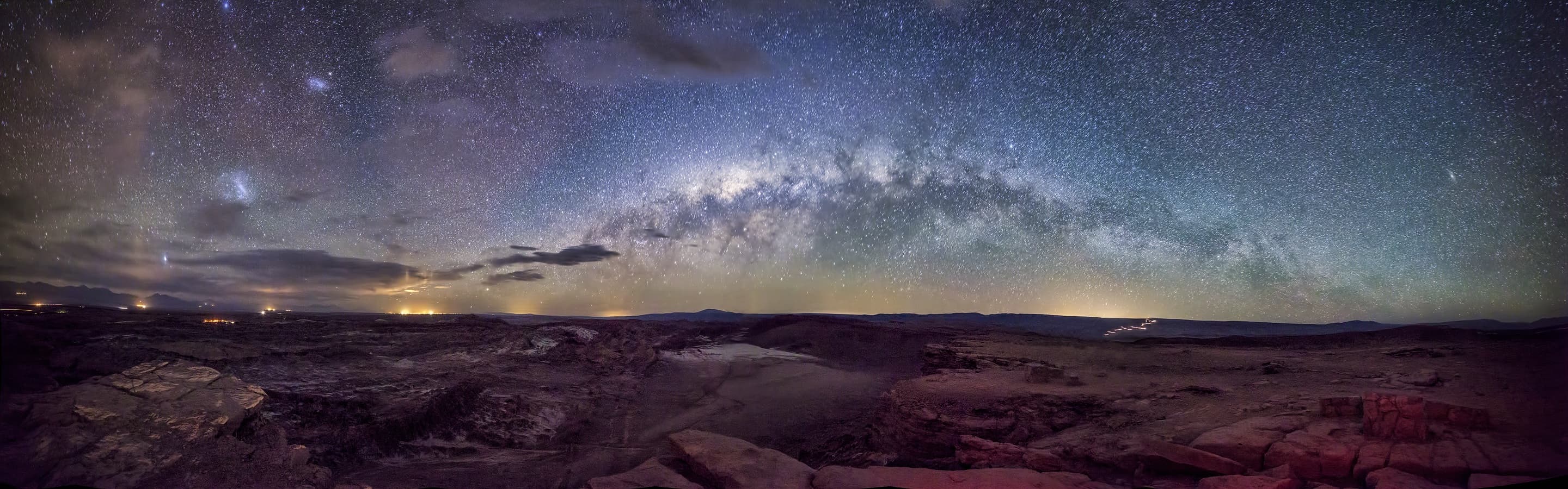 APOD: 2014 December 5 – Milky Way over Moon Valley