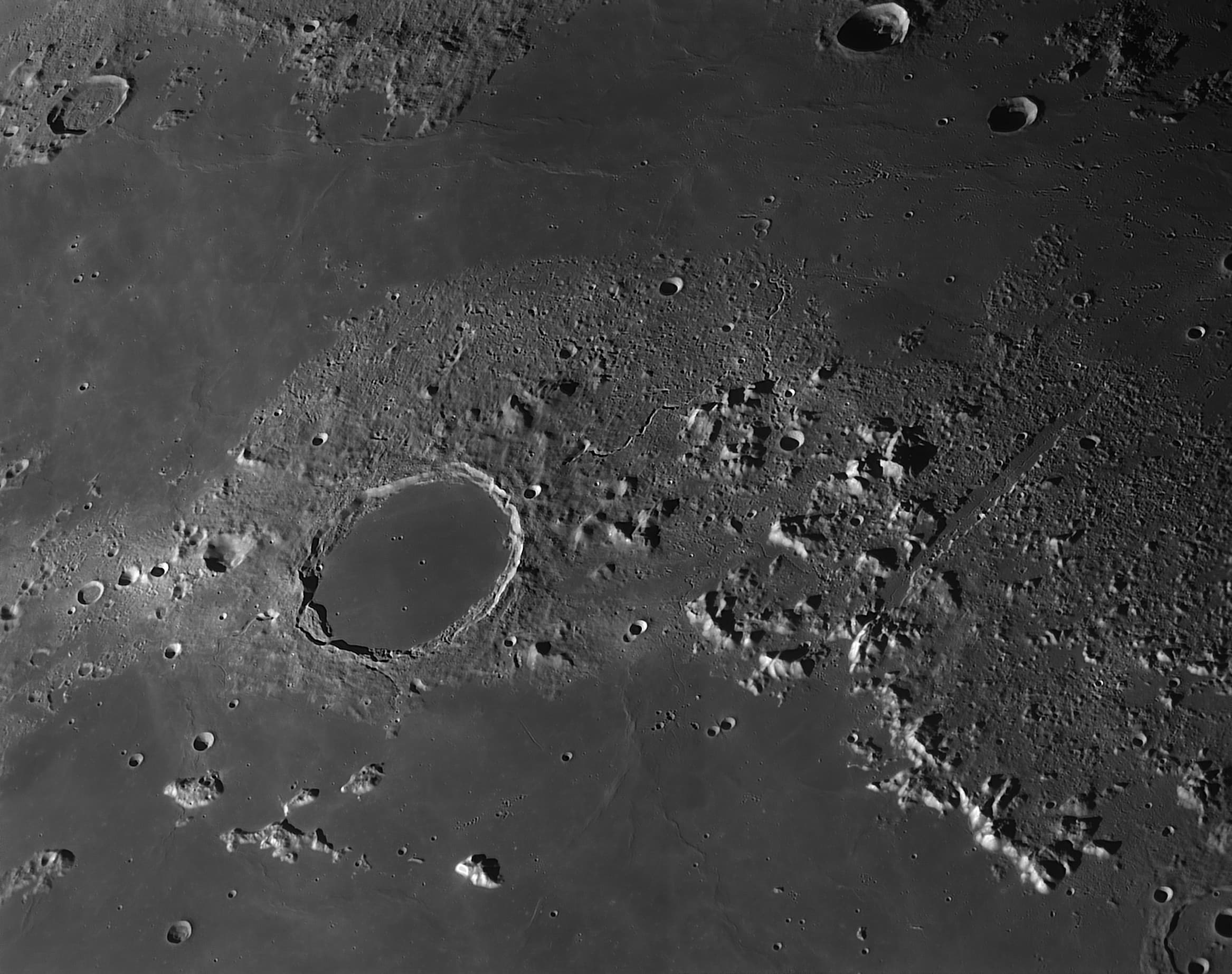 APOD: 2014 December 4 – Plato and the Lunar Alps
