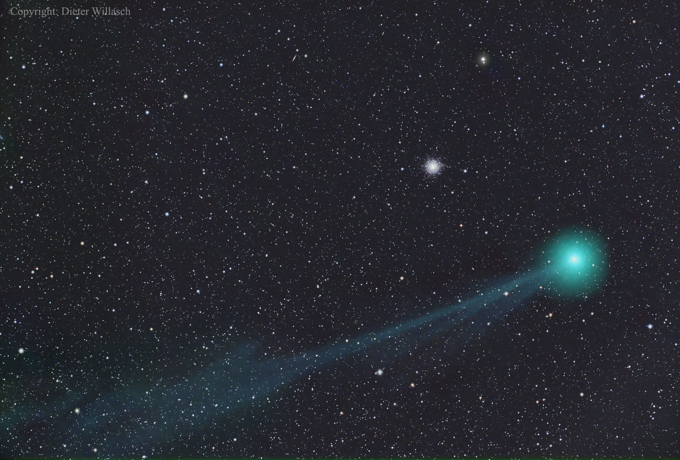 APOD: 2014 December 31 – Comet Lovejoy before a Globular Star Cluster