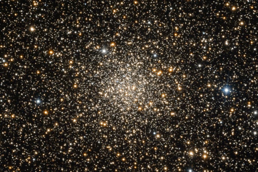 APOD: 2014 December 10 – The Reddening of M71