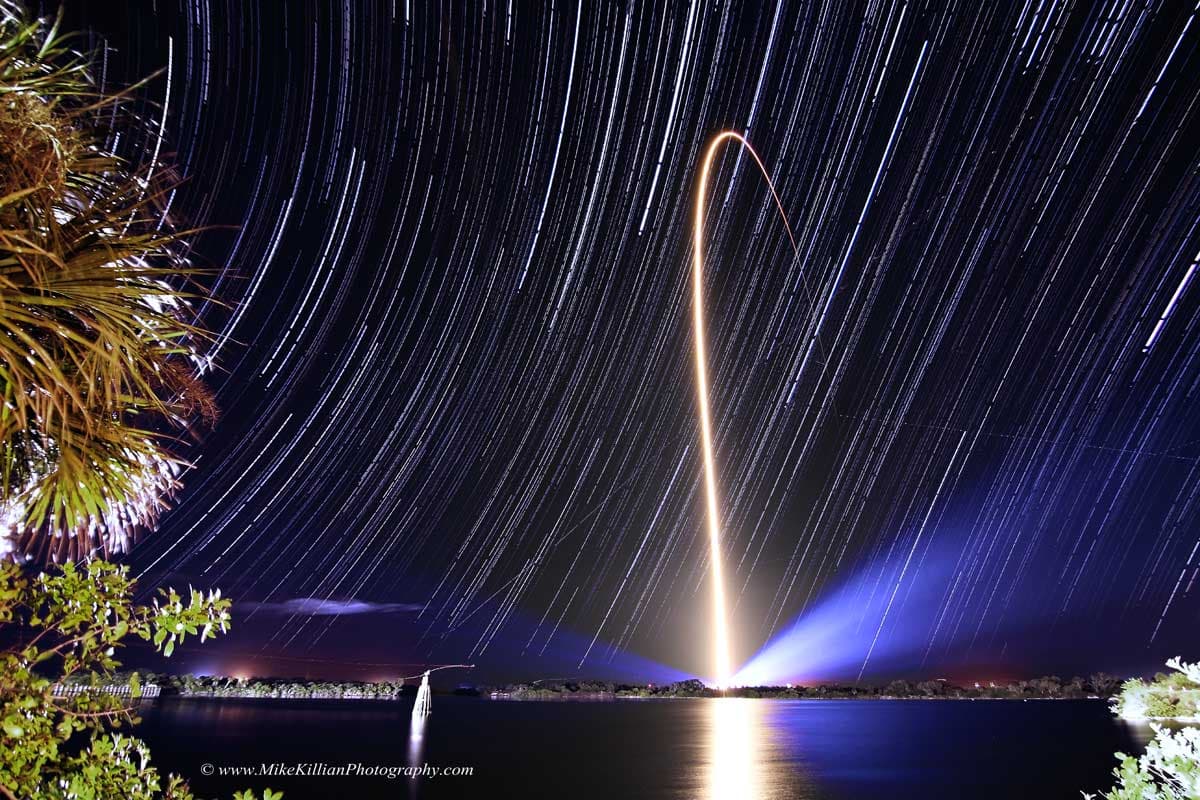 APOD: 2014 January 30 – Rocket Streak and Star Trails
