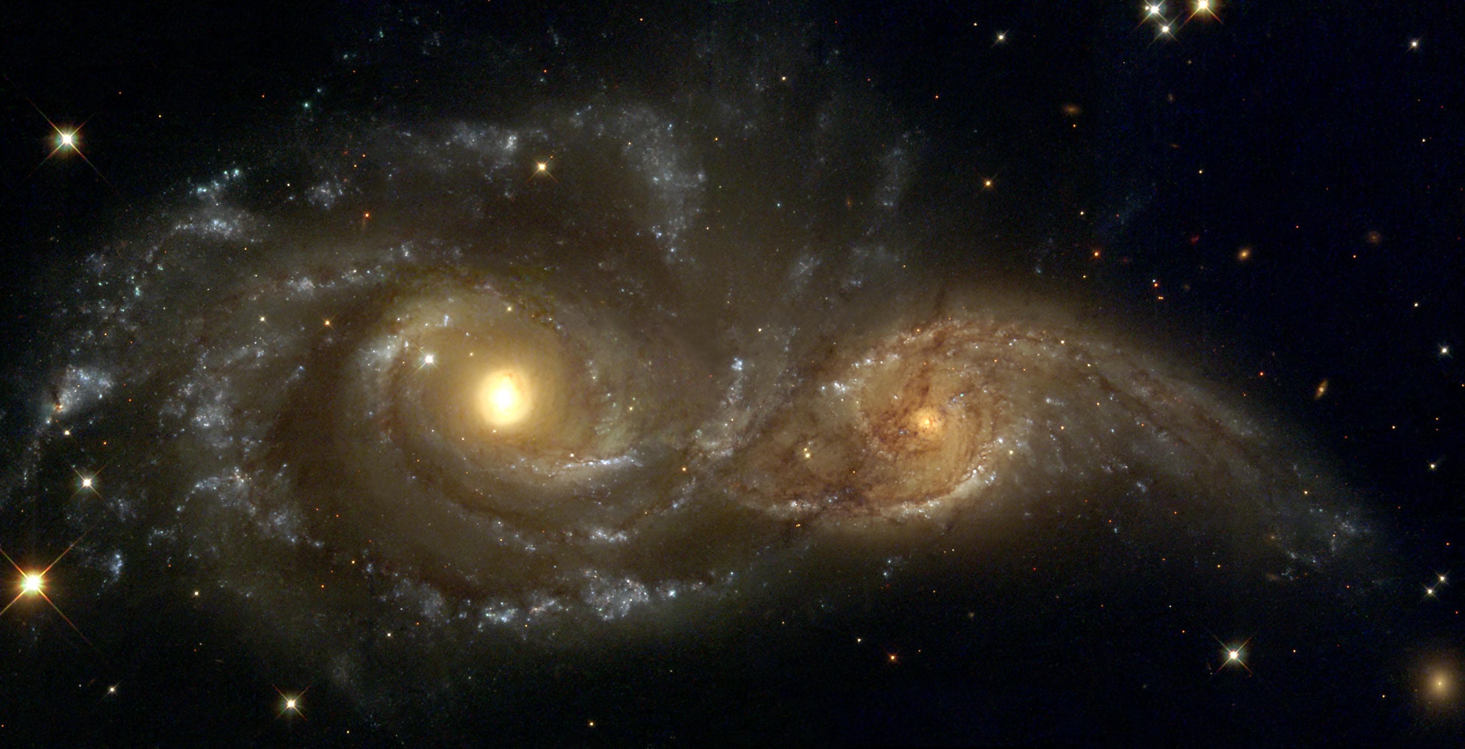 APOD: 2014 January 19 – Spiral Galaxies in Collision