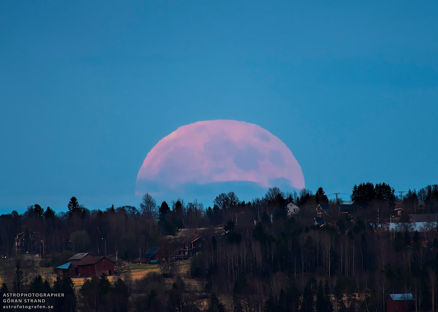 APOD: 2014 June 13 – A Strawberry Moon