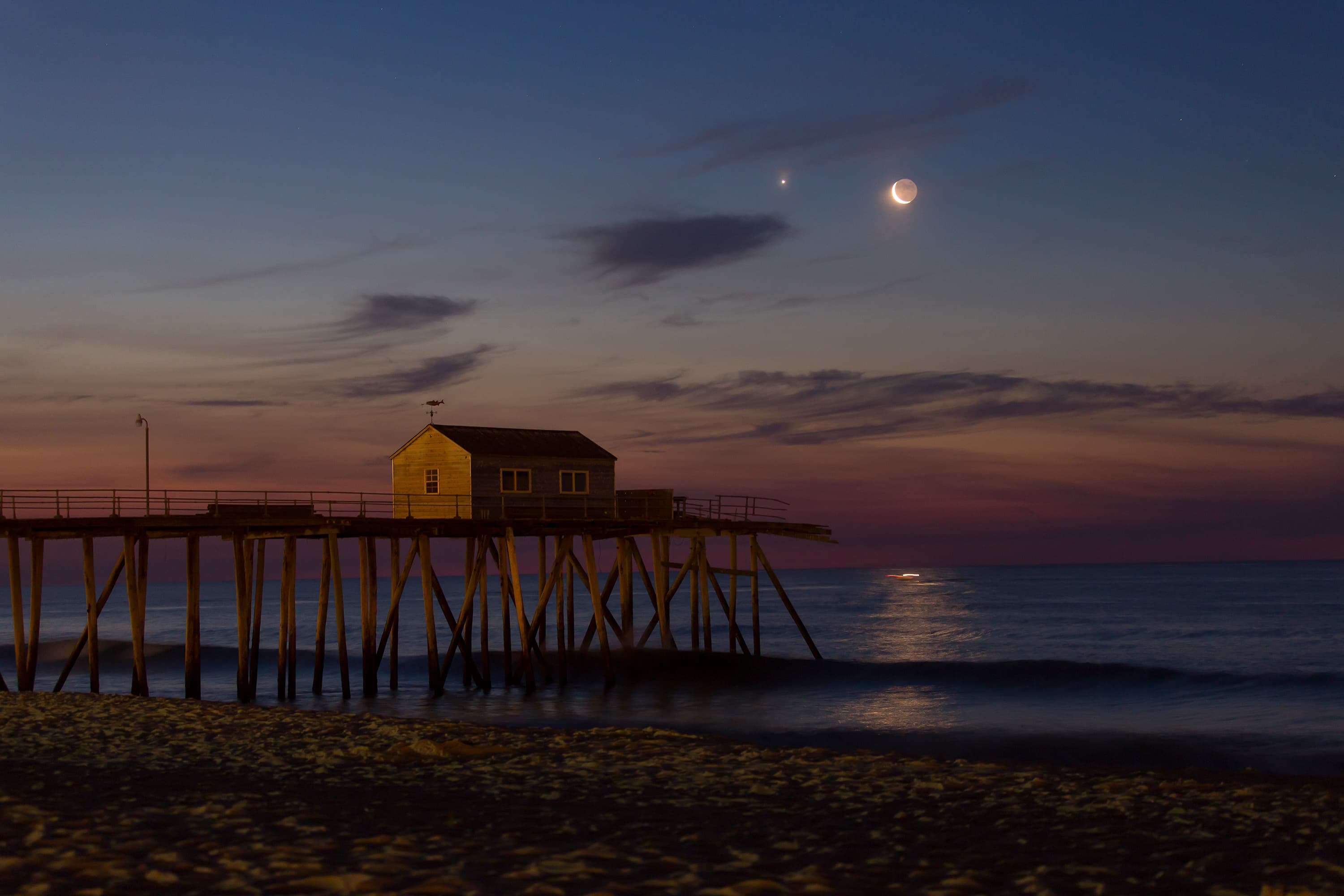 APOD: 2014 June 26 – Conjunction by the Sea