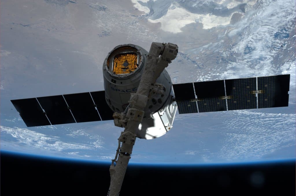 APOD: 2014 June 2 – The Space Station Captures a Dragon Capsule