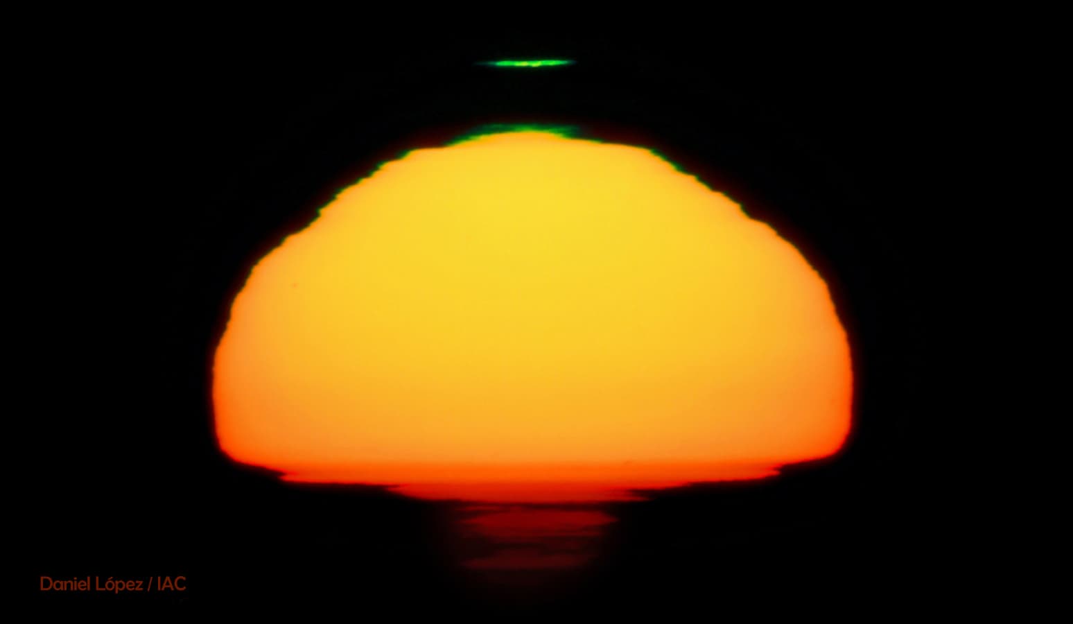 APOD: 2014 June 4 – A Green Flash from the Sun