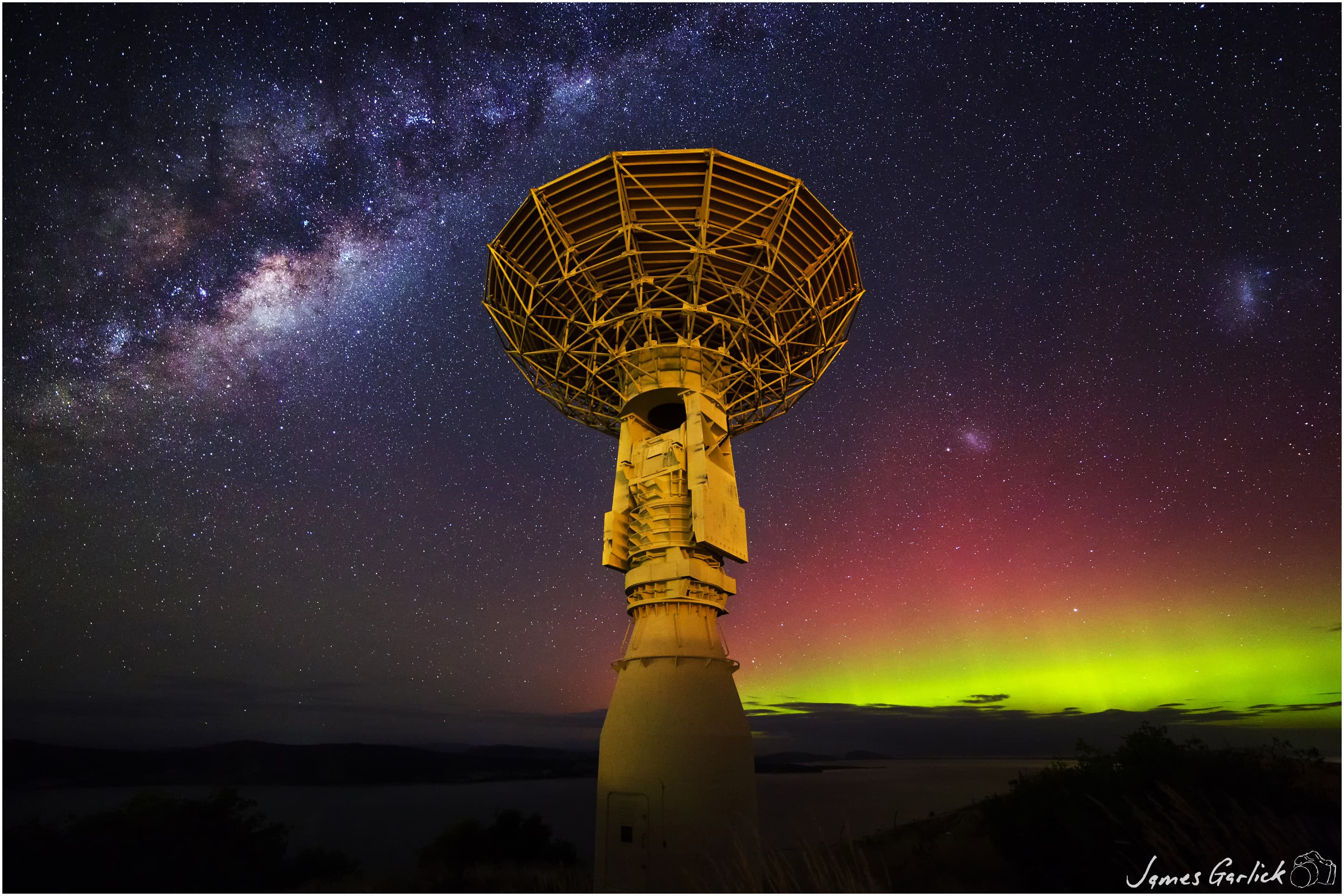 APOD: 2014 May 31 – Satellite Station and Southern Skies