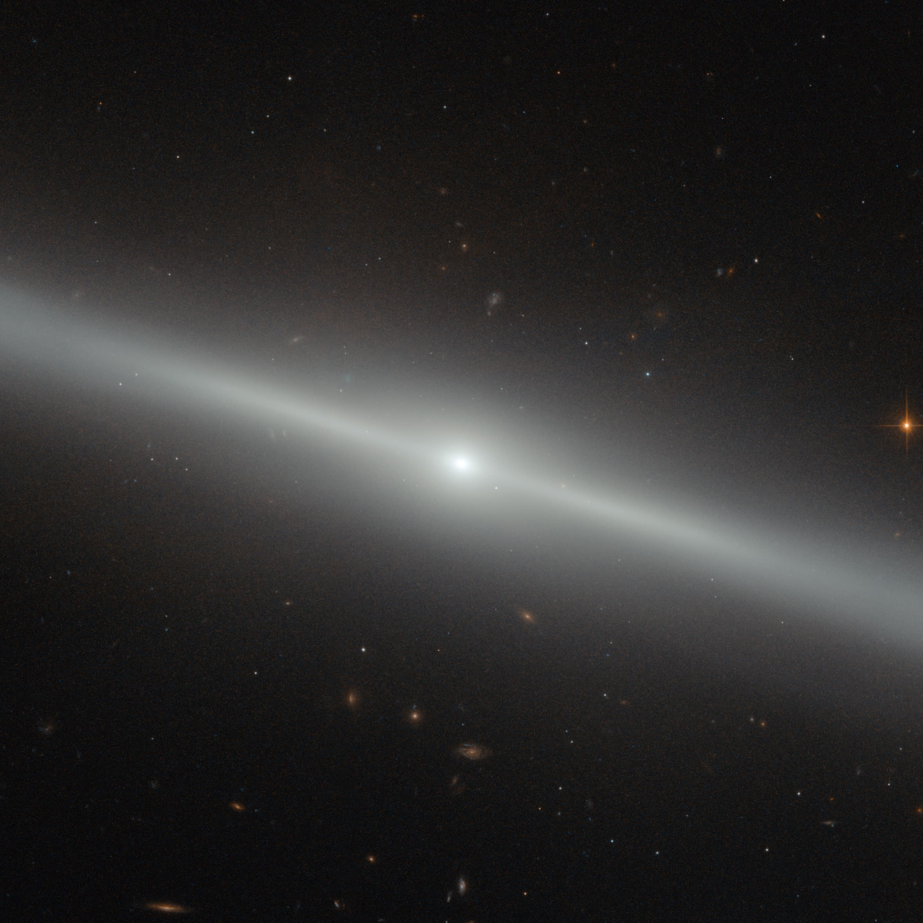 APOD: 2014 November 5 – NGC 4762: A Galaxy on the Edge