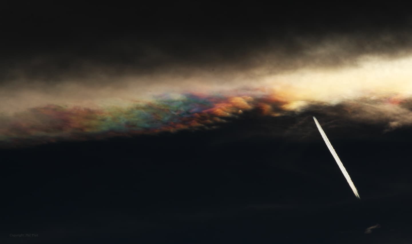 APOD: 2014 October 29 – Iridescent Cloud Edge Over Colorado