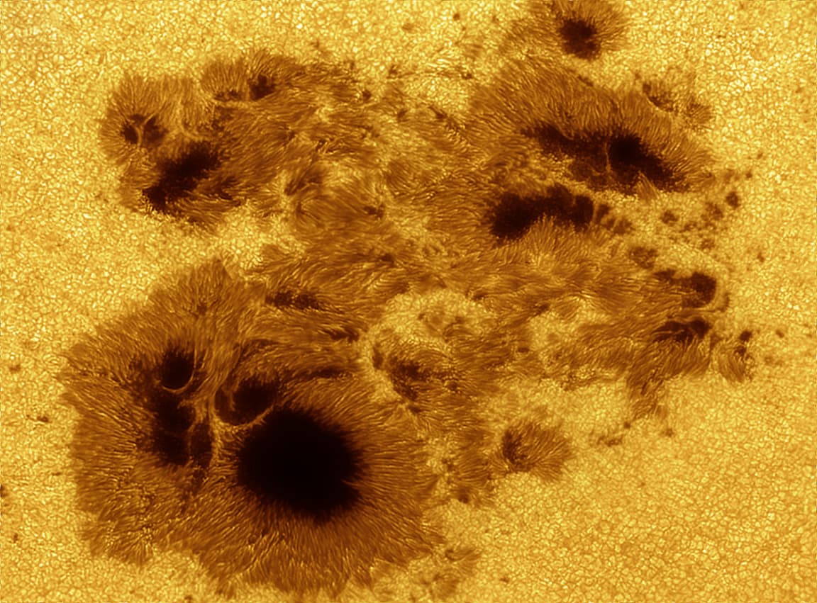 APOD: 2014 October 24 – AR 2192: Giant on the Sun