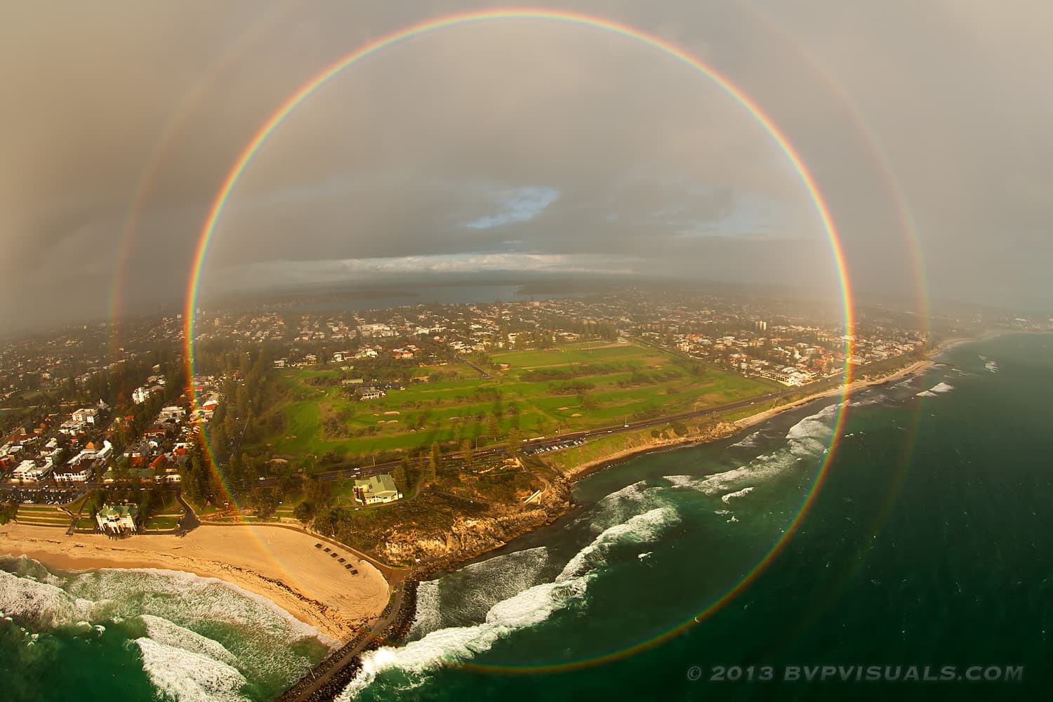 APOD: 2014 September 30 – A Full Circle Rainbow over Australia