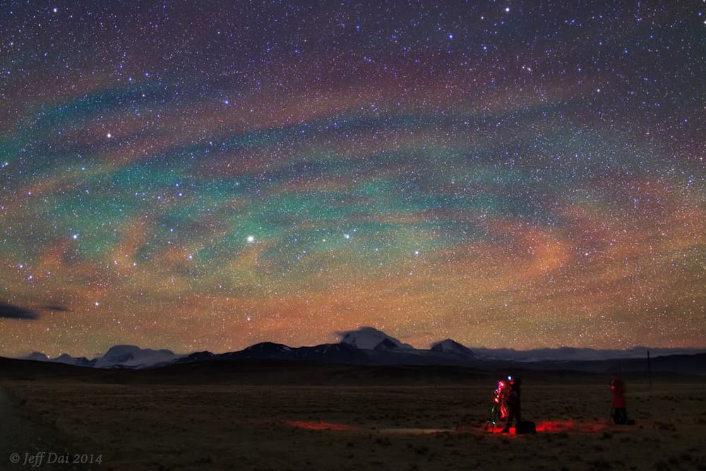 APOD: 2014 September 1 – Airglow Ripples over Tibet