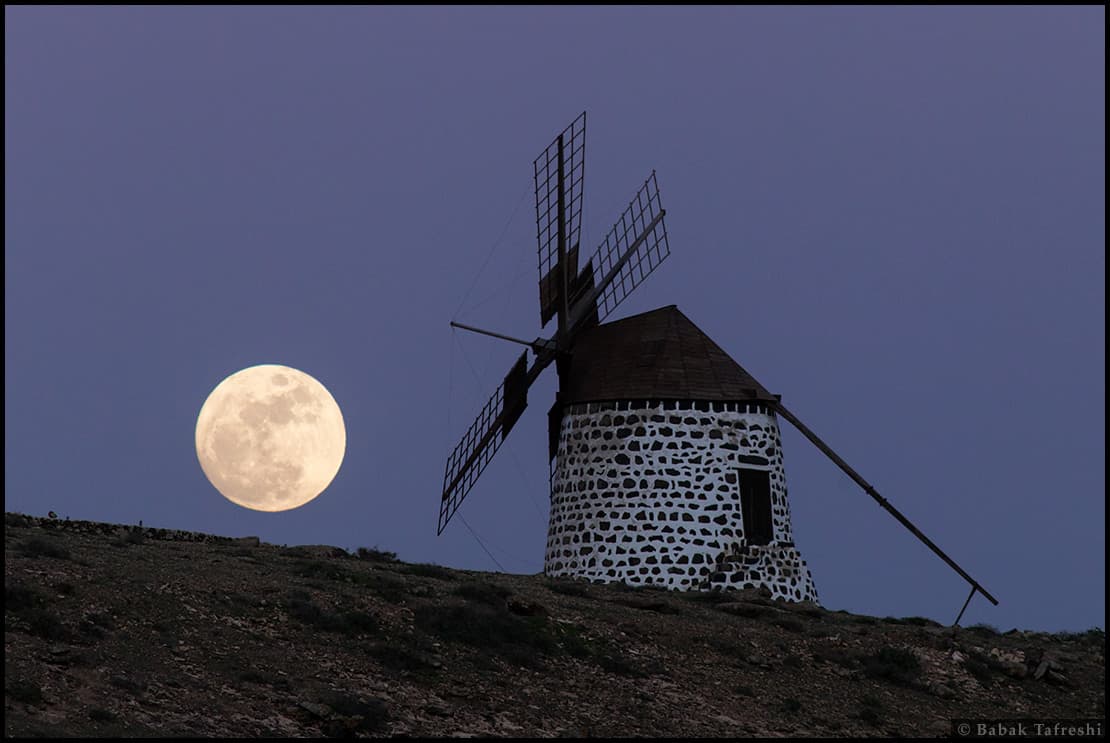 APOD: 2015 January 10 – The Windmill’s Moon