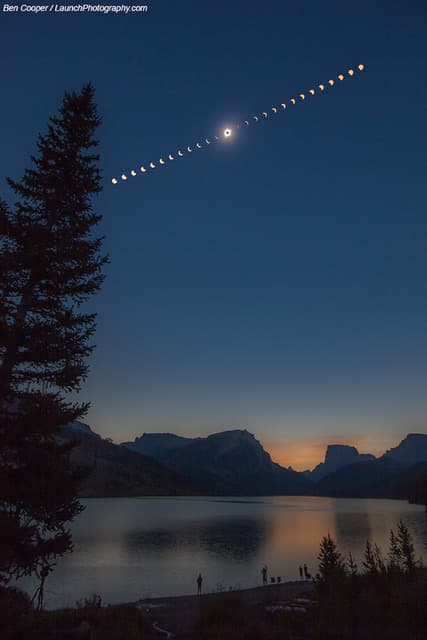 APOD: 2024 April 7 – A Total Solar Eclipse over Wyoming