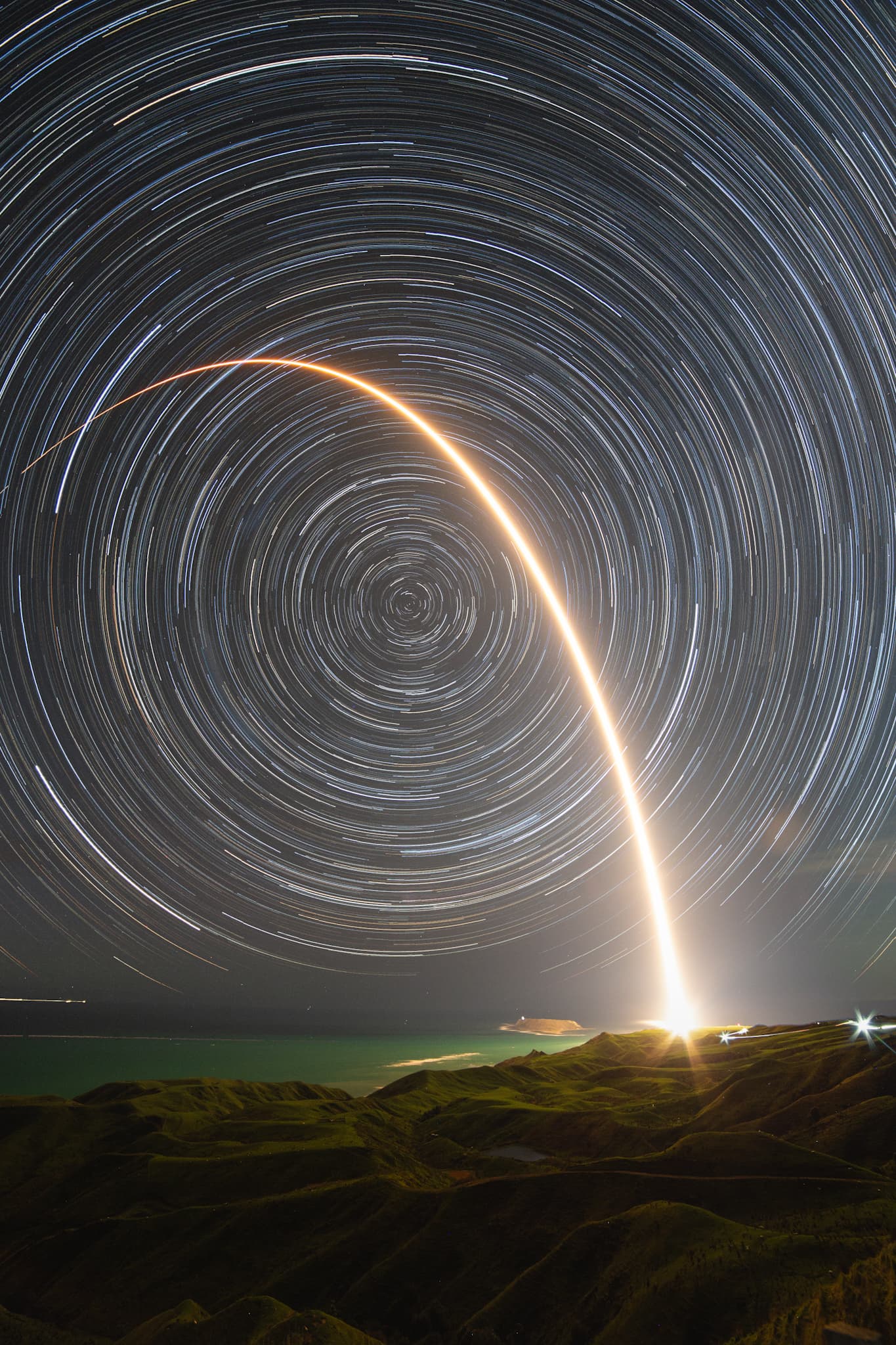 APOD: 2024 August 17 – Sky Full of Arcs
