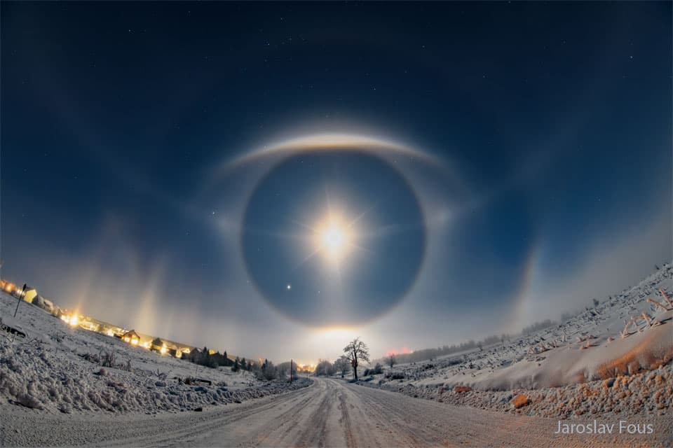 APOD: 2024 December 25 – Diamond Dust Sky Eye