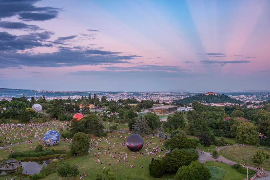 APOD: 2024 July 19 – Anticrepuscular Rays at the Planet Festival