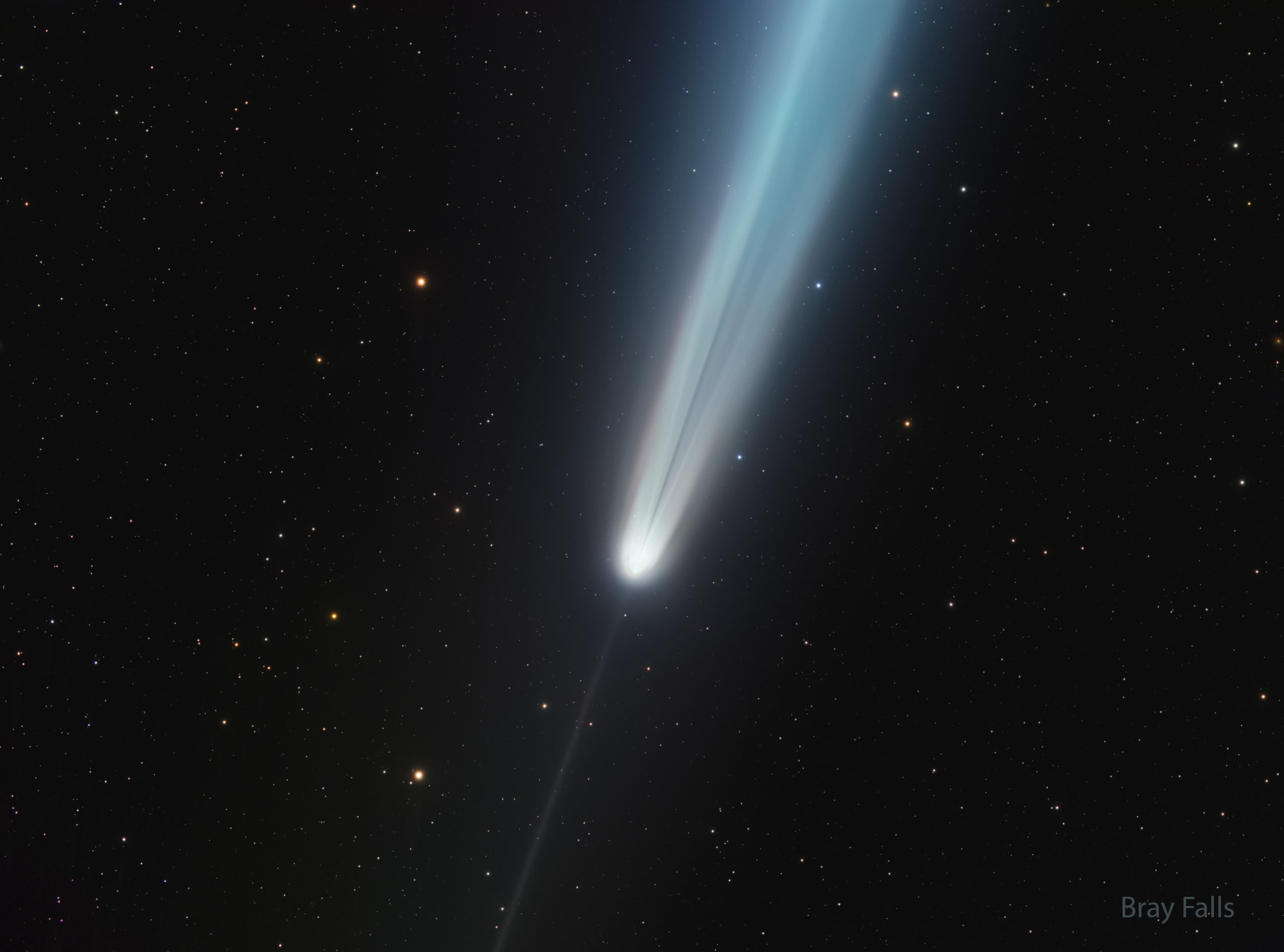 APOD: 2024 November 11 – The Unusual Tails of Comet Tsuchinshan Atlas