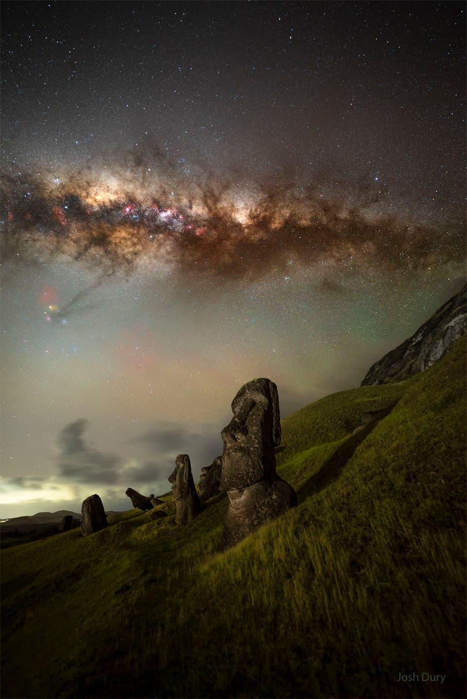 APOD: 2024 November 5 – Milky Way over Easter Island