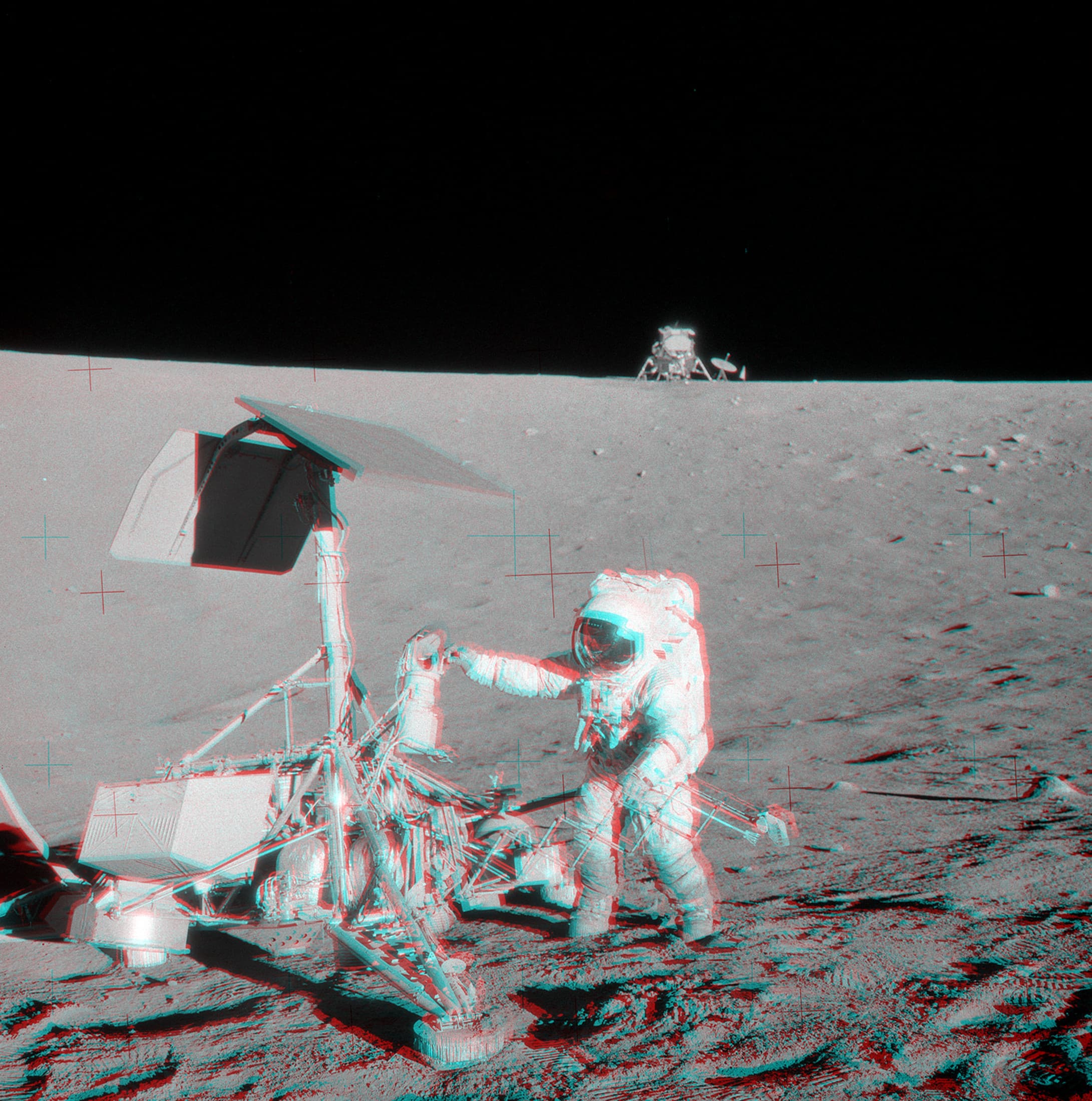APOD: 2024 November 15 – Apollo 12 and Surveyor 3