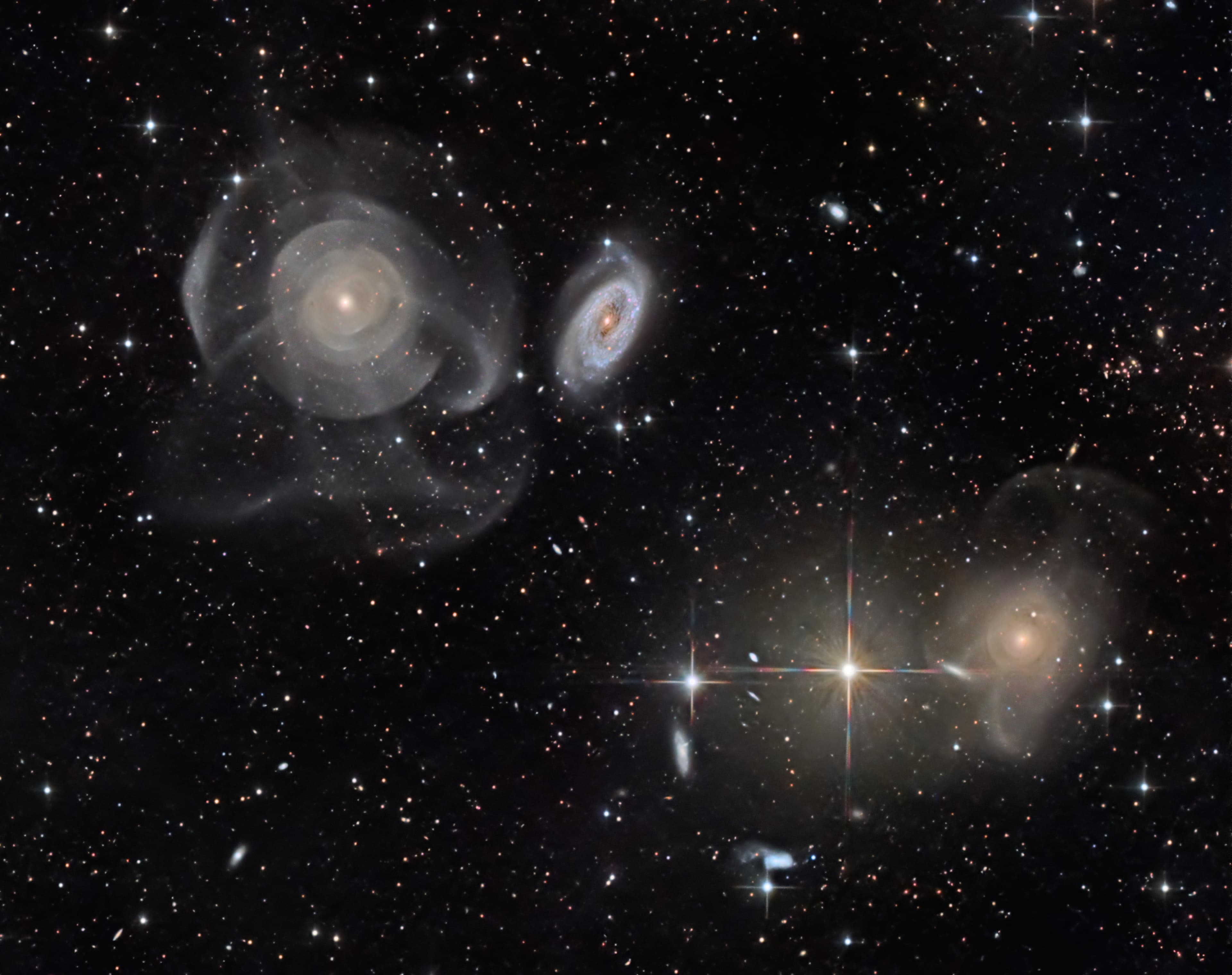 APOD: 2024 November 7 – Shell Galaxies in Pisces