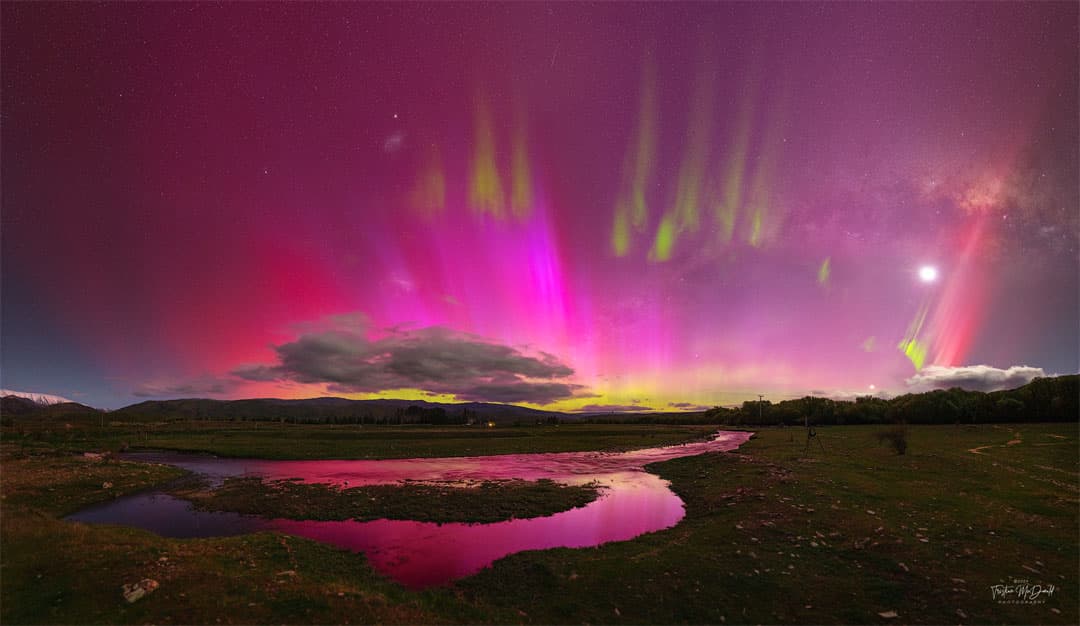 APOD: 2024 October 16 – Colorful Aurora over New Zealand