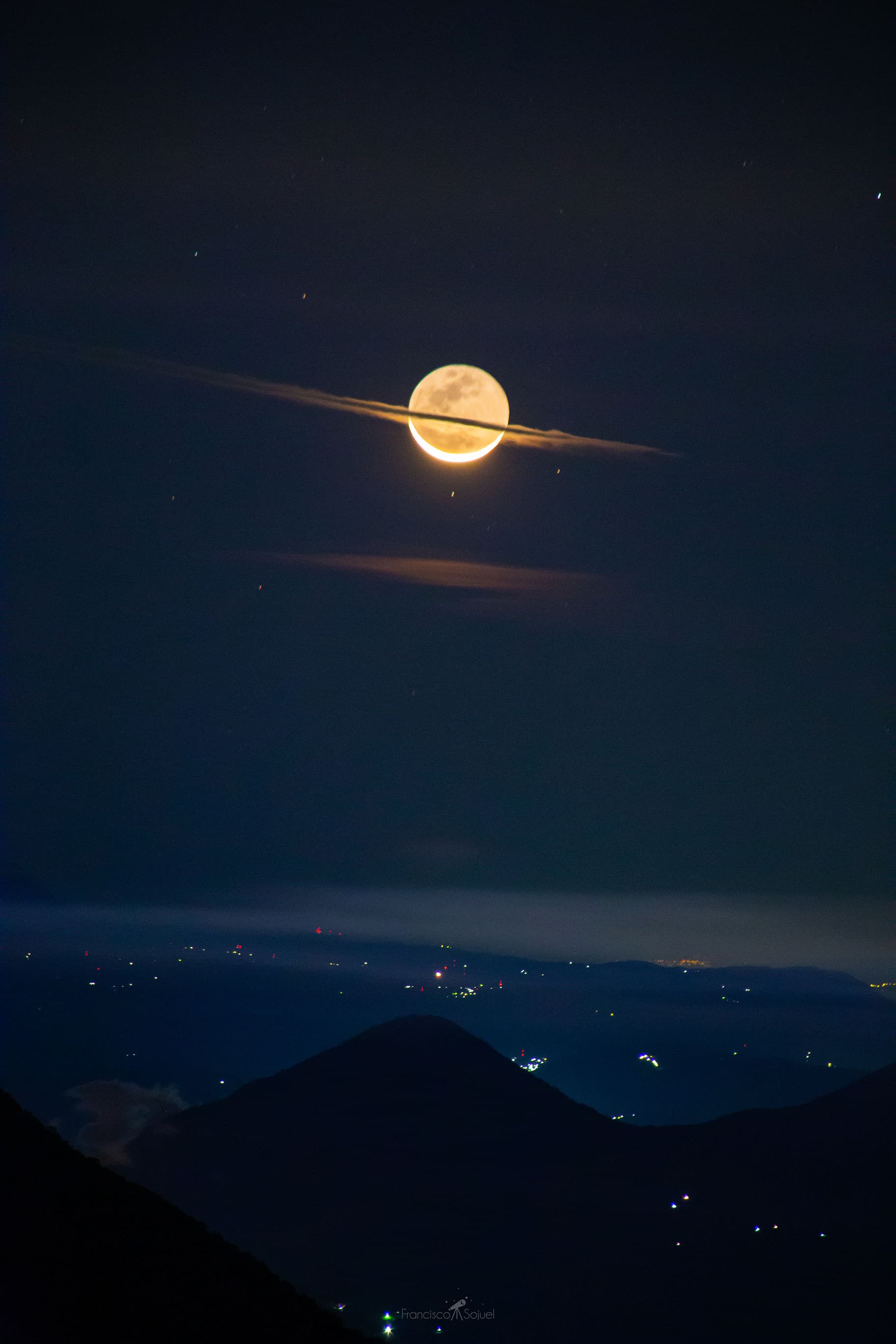 APOD: 2024 September 1 – The Moon Dressed Like Saturn
