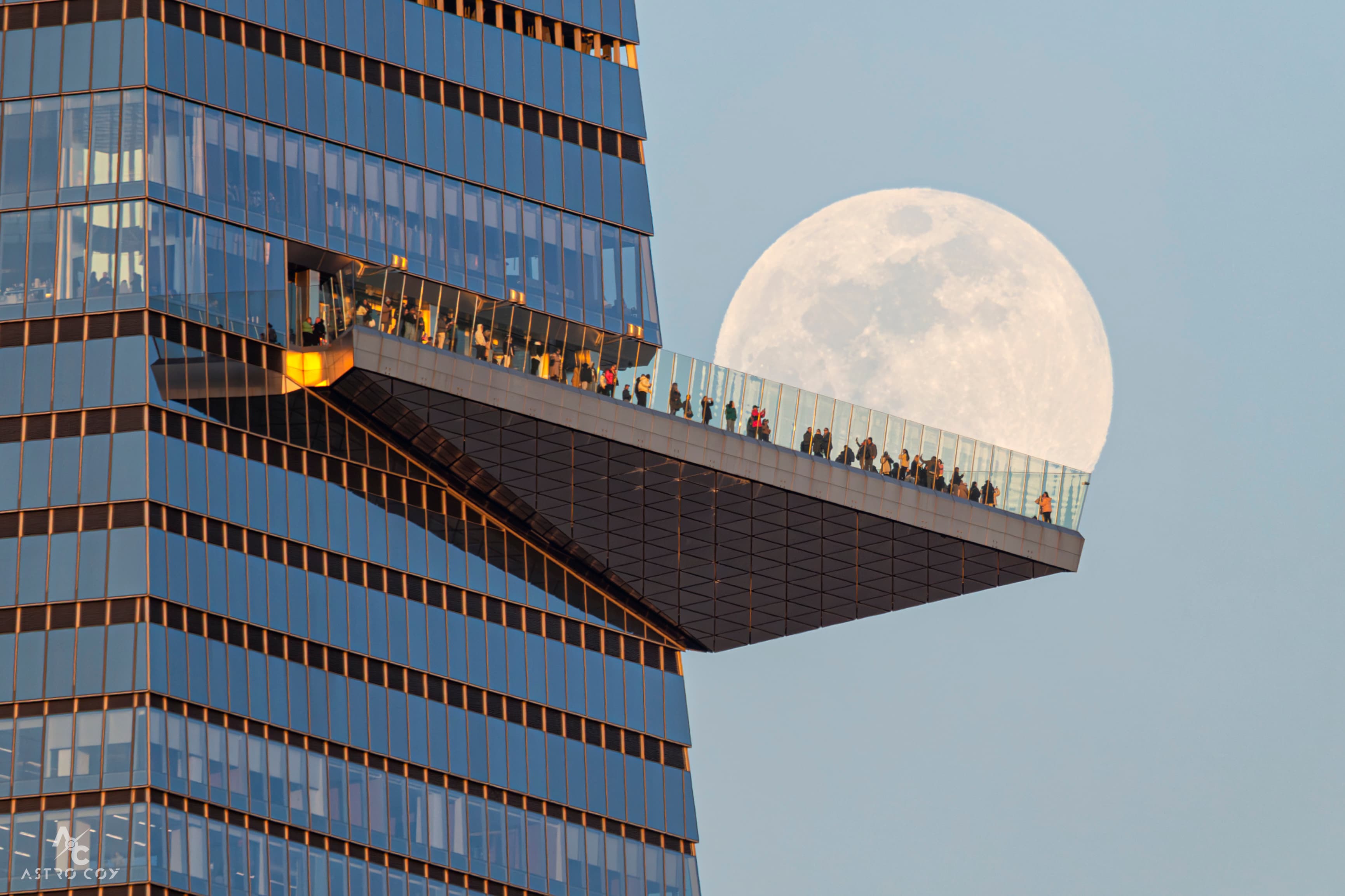 APOD: 2025 April 12 – Moon Near the Edge