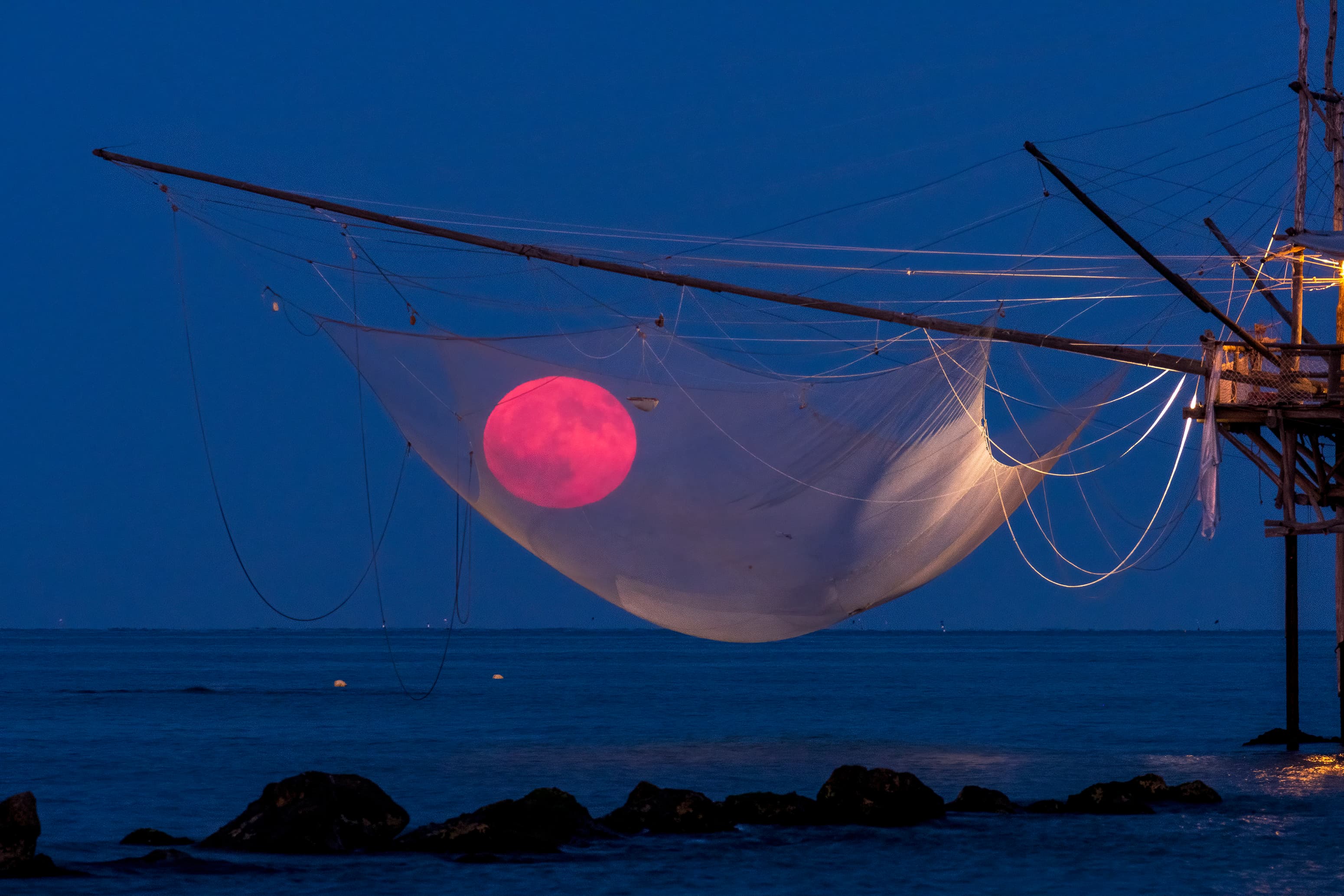 APOD: 2025 August 23 – Fishing for the Moon