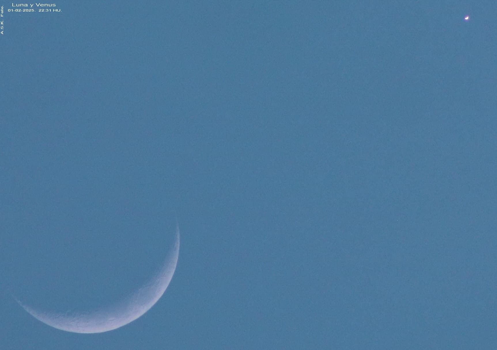 APOD: 2025 February 8 – A Conjunction of Crescents
