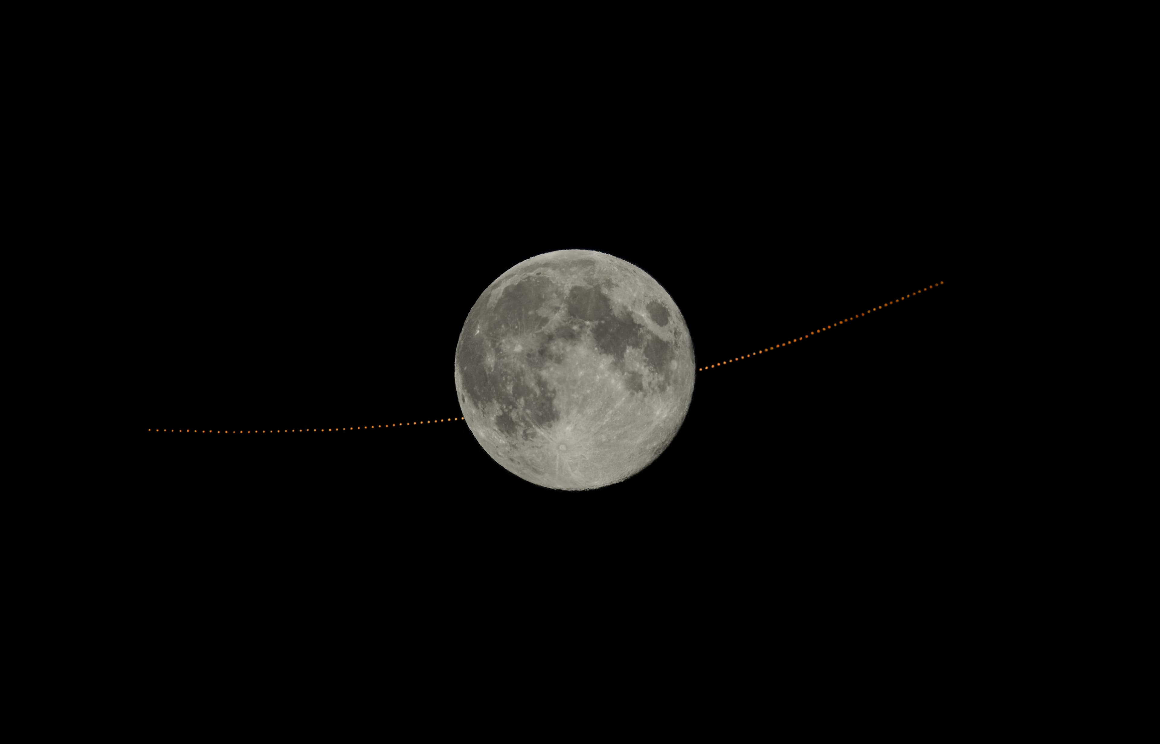 APOD: 2025 January 18 – Full Moon, Full Mars