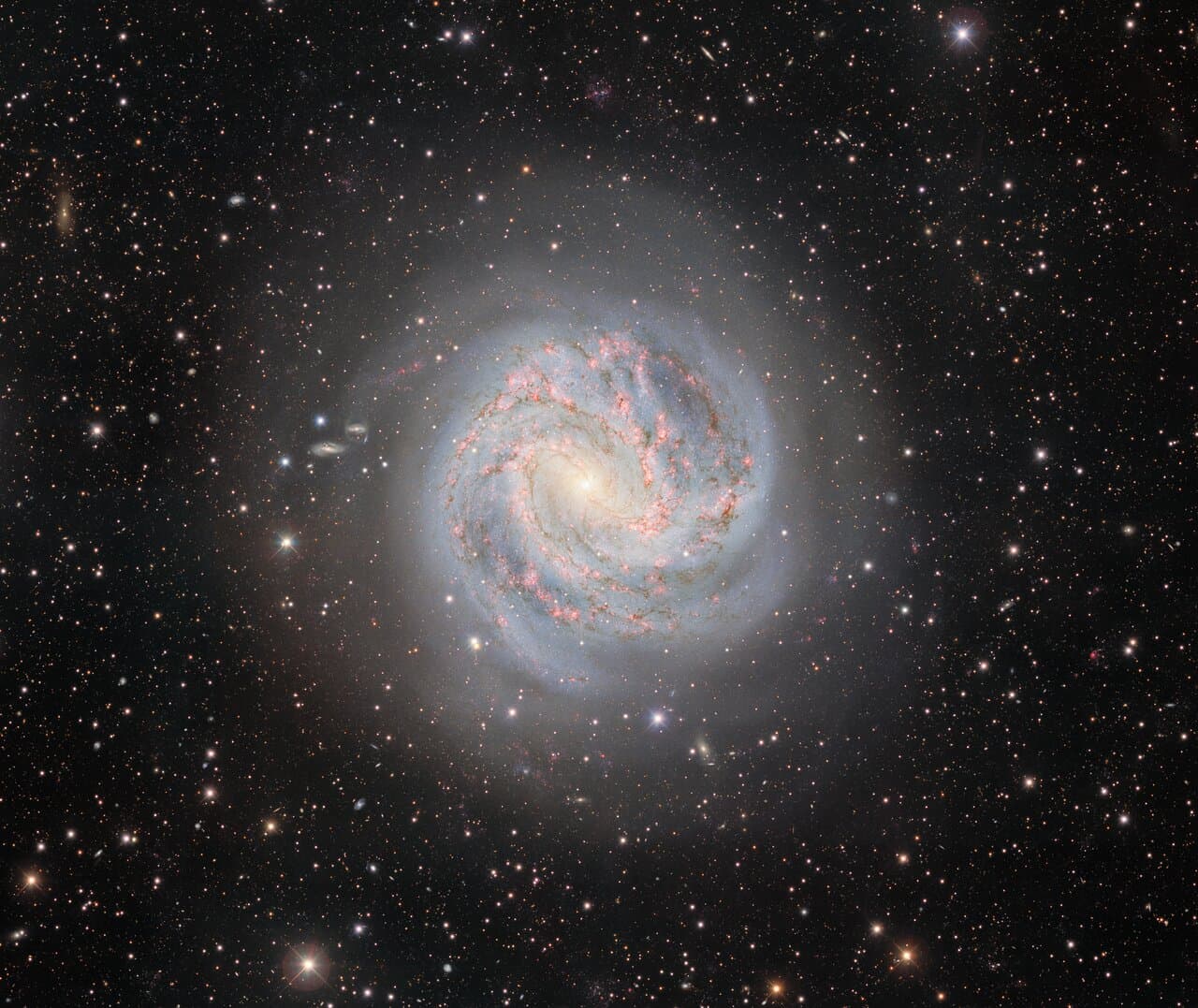 APOD: 2025 January 16 – M83: The Southern Pinwheel