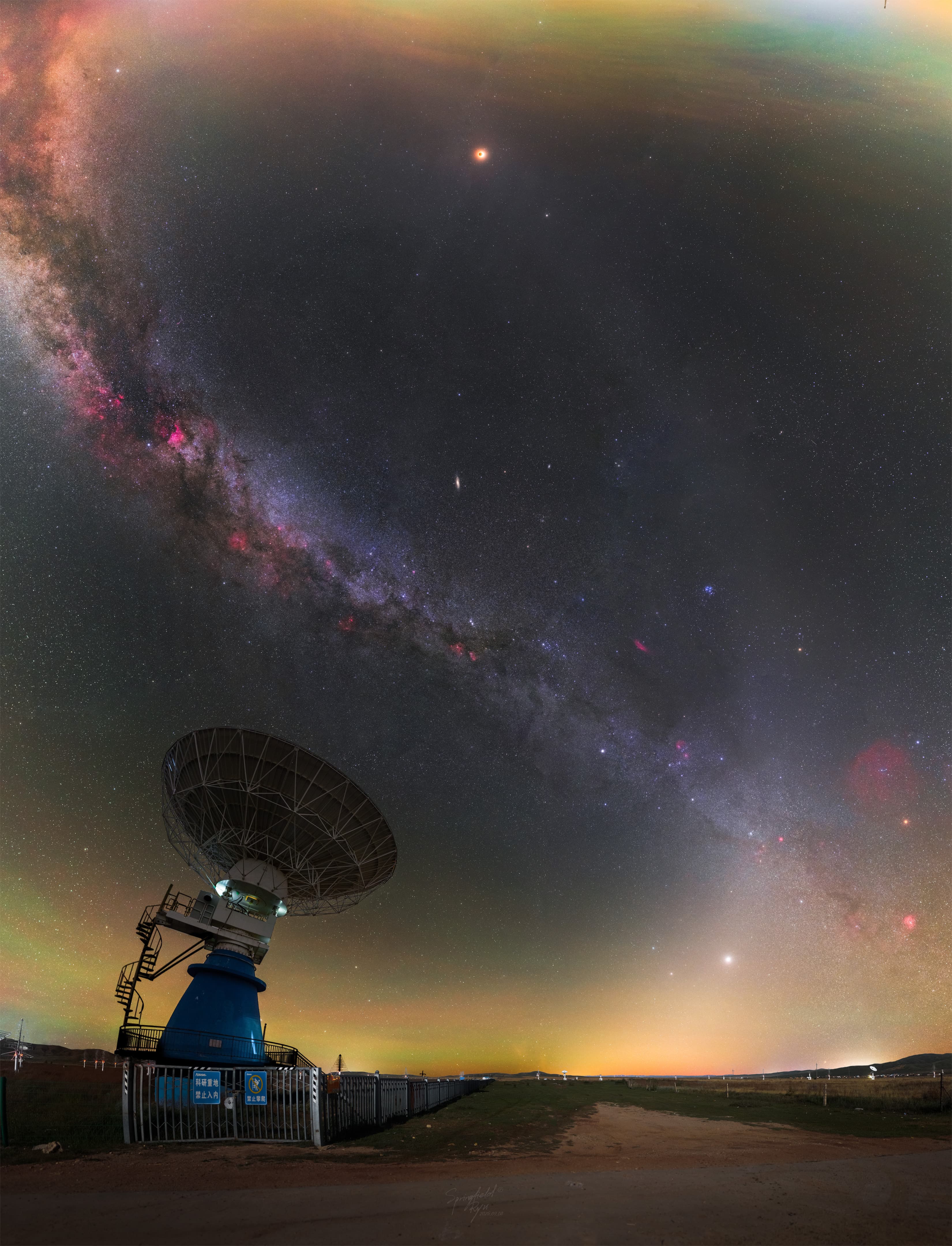 APOD: 2025 November 3 – A Double Helix Lunar Eclipse