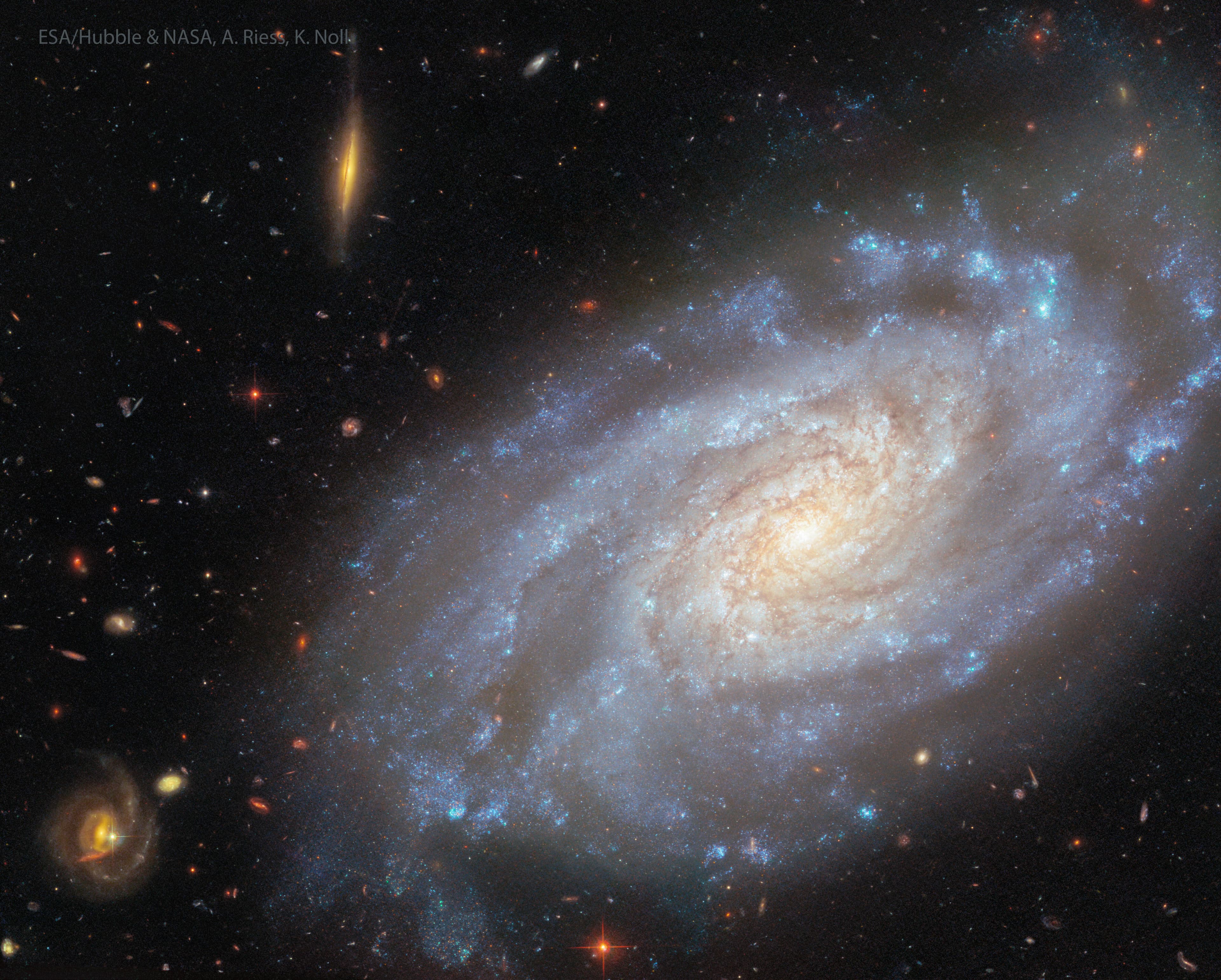APOD: 2025 November 5 – Spiral Galaxy NGC 3370 from Hubble